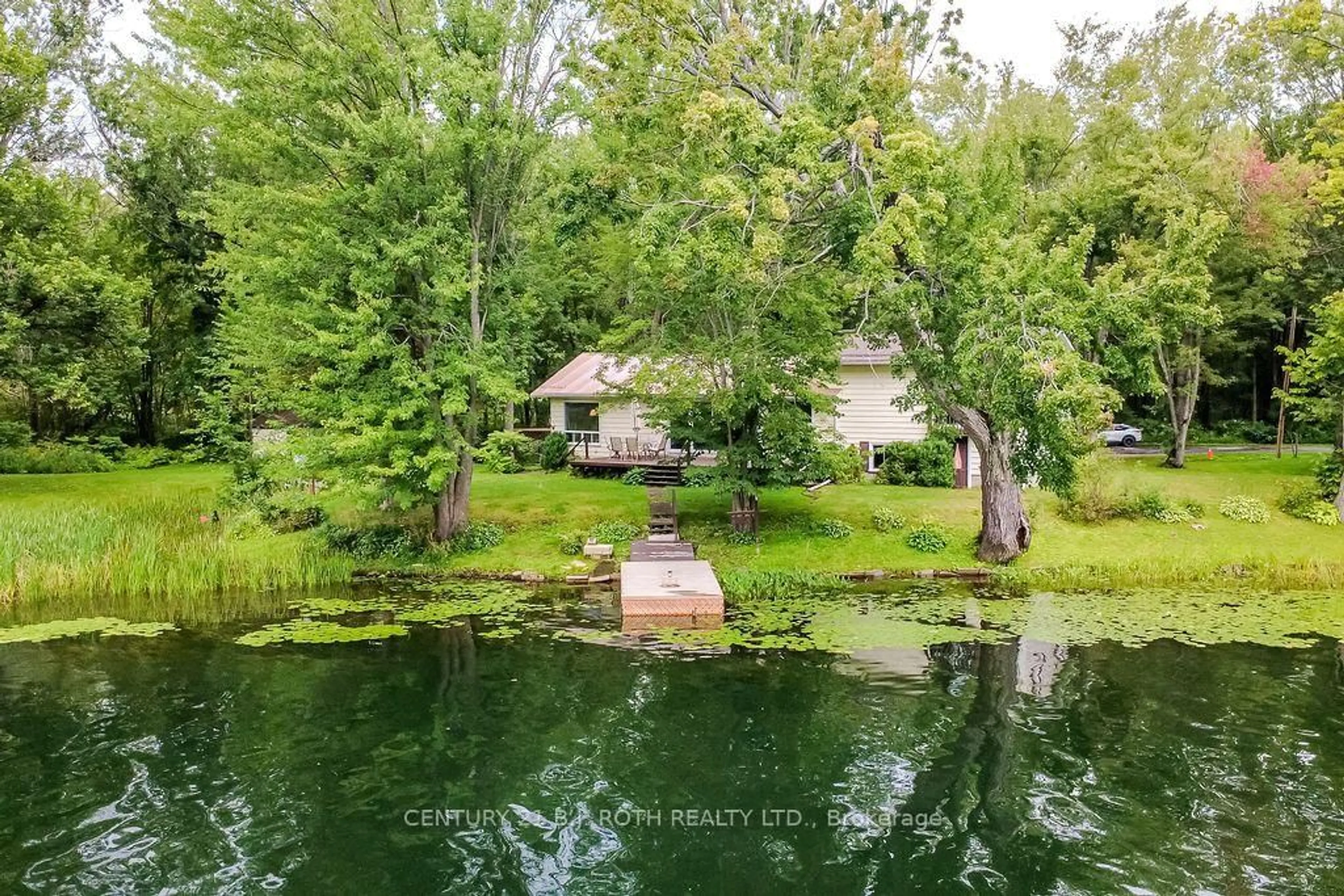 A pic from outside/outdoor area/front of a property/back of a property/a pic from drone, water/lake/river/ocean view for 1133 SEVERN RIVER Rd, Gravenhurst Ontario P0E 1N0