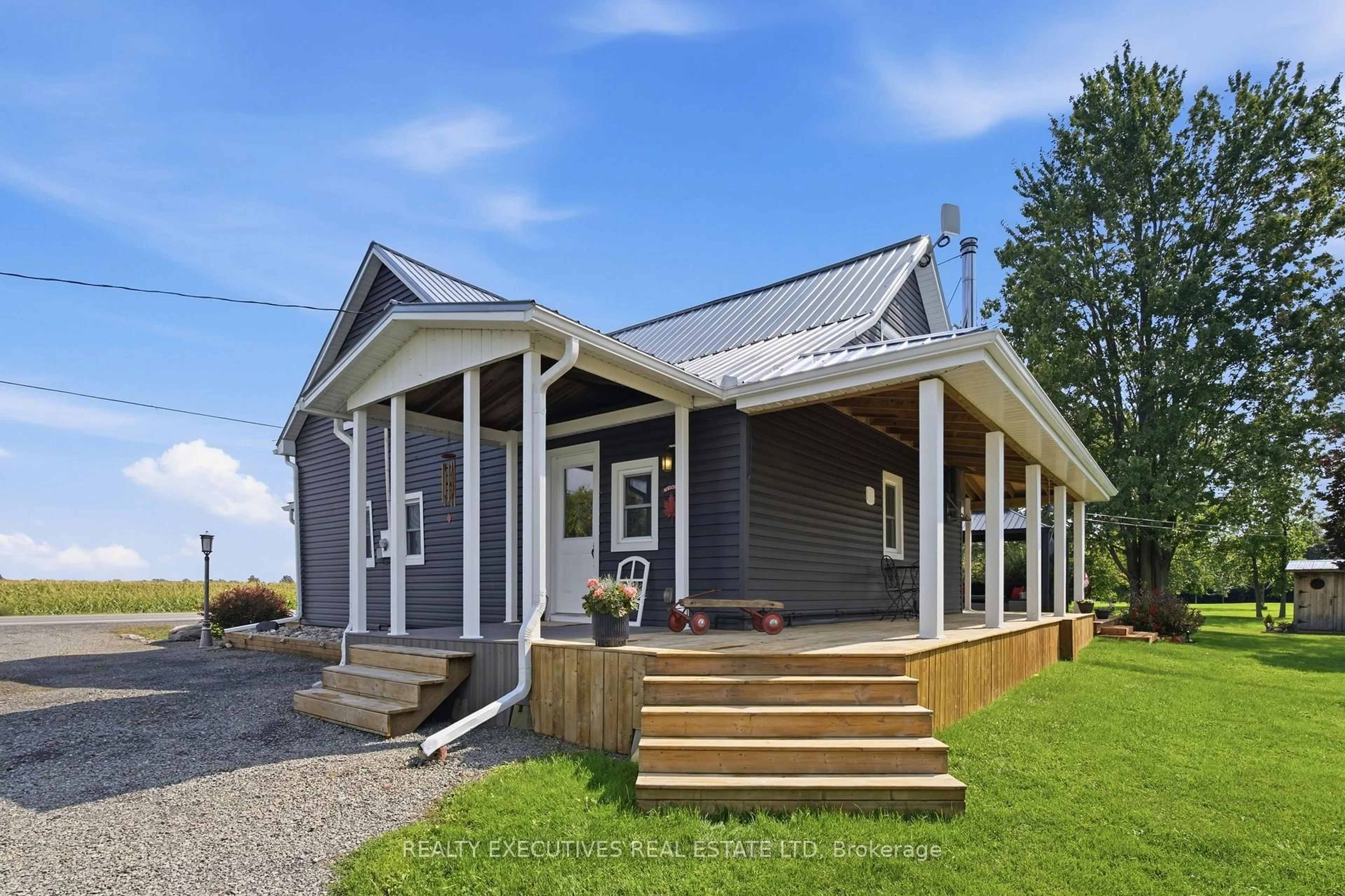 Home with vinyl exterior material, building for 3350 County 7 Rd, South Dundas Ontario K0C 1H0