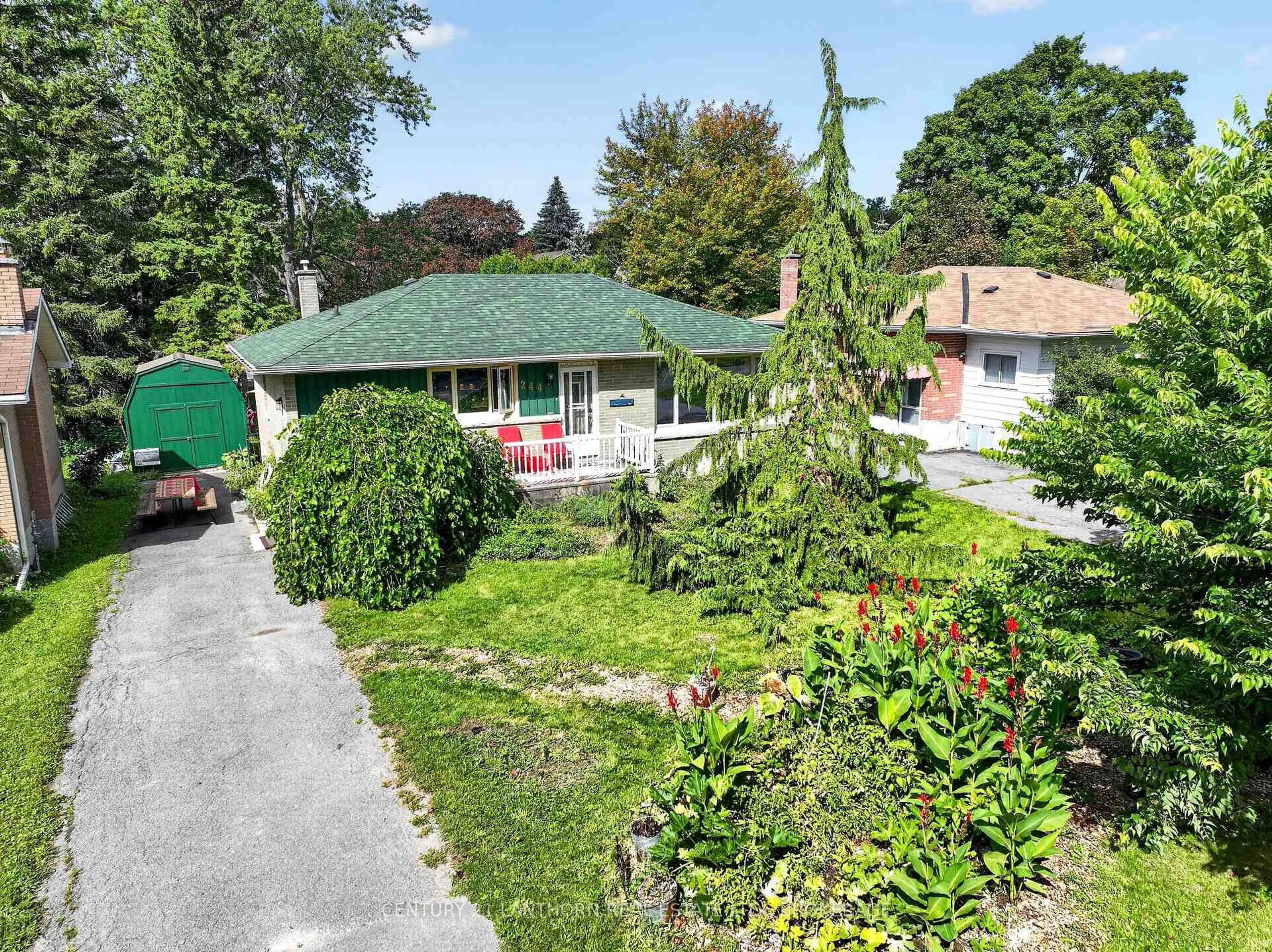 A pic from outside/outdoor area/front of a property/back of a property/a pic from drone, street for 244 Yonge St, Kingston Ontario K7M 1G5