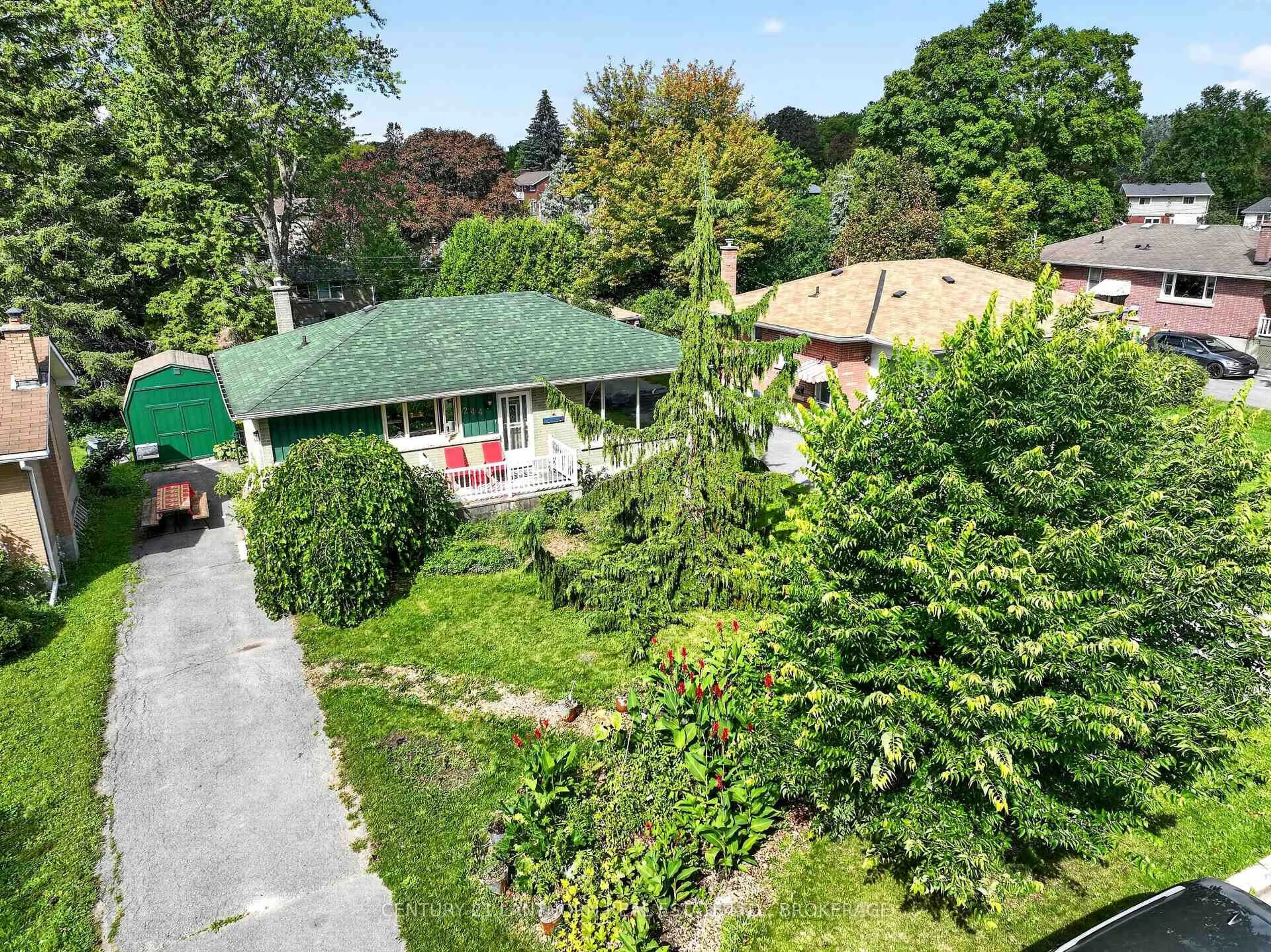 A pic from outside/outdoor area/front of a property/back of a property/a pic from drone, street for 244 Yonge St, Kingston Ontario K7M 1G5