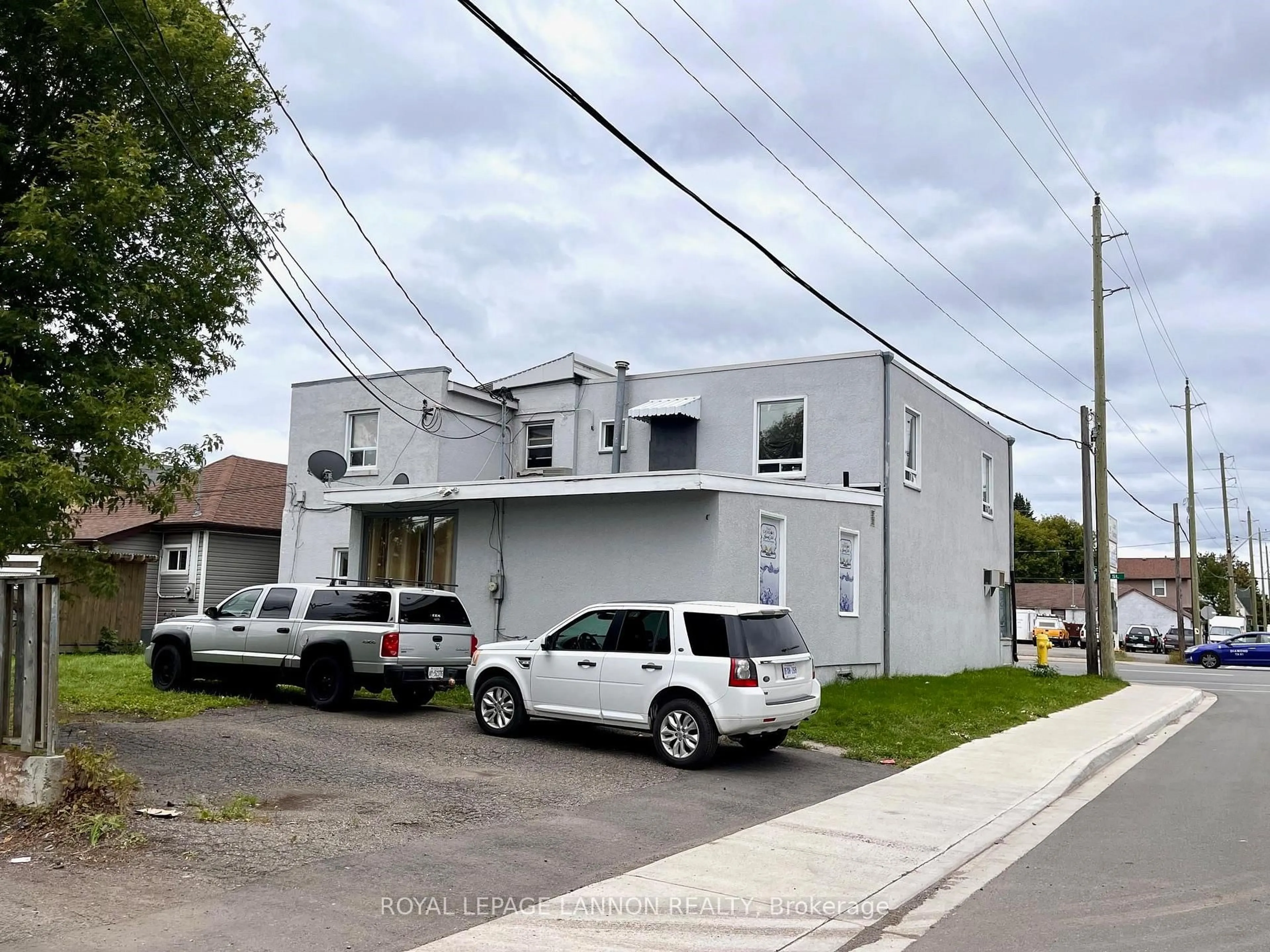 A pic from outside/outdoor area/front of a property/back of a property/a pic from drone, building for 320/322 May St, Thunder Bay Ontario P7C 3P9