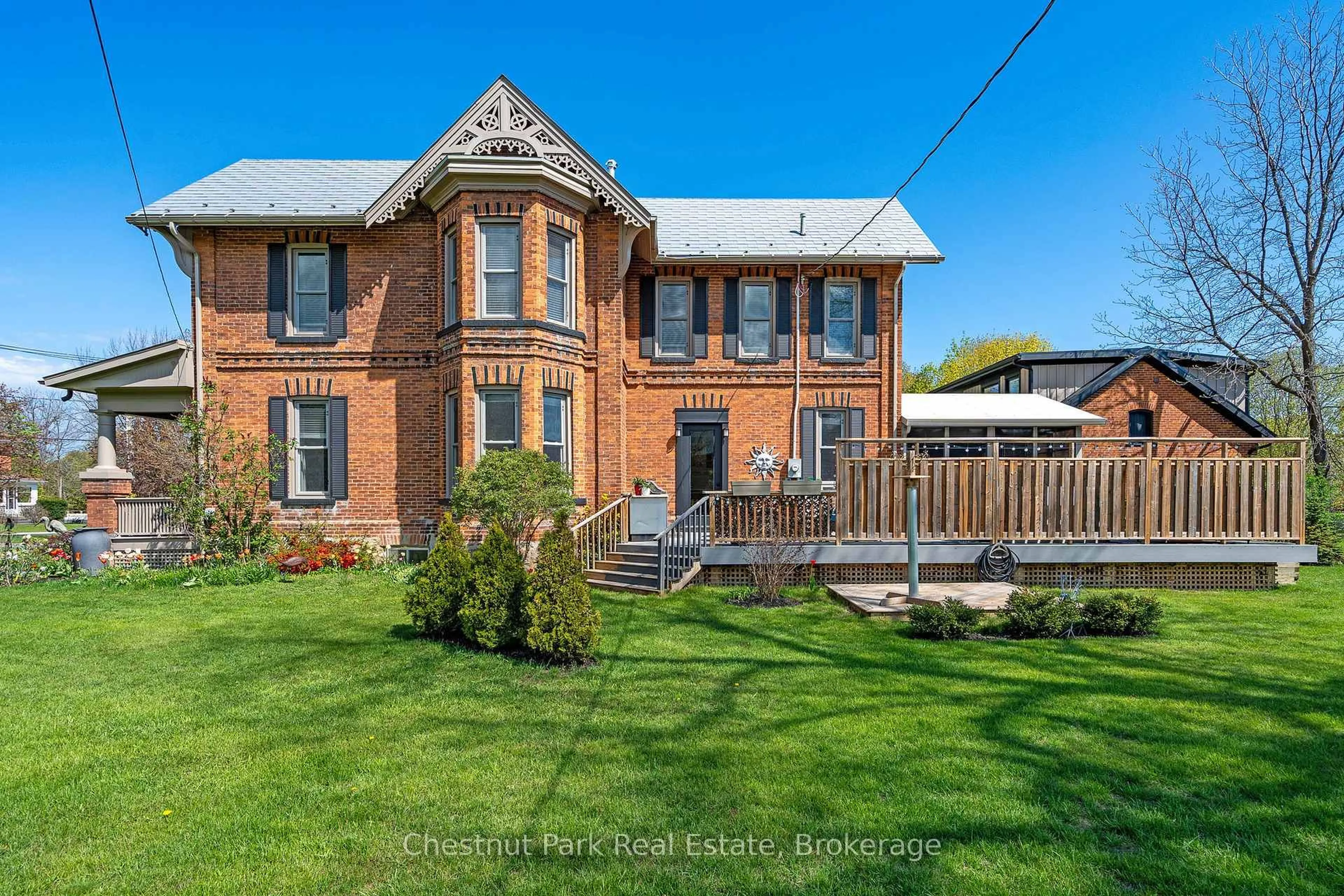 A pic from outside/outdoor area/front of a property/back of a property/a pic from drone, building for 247 St Vincent St, Meaford Ontario N4L 1C1