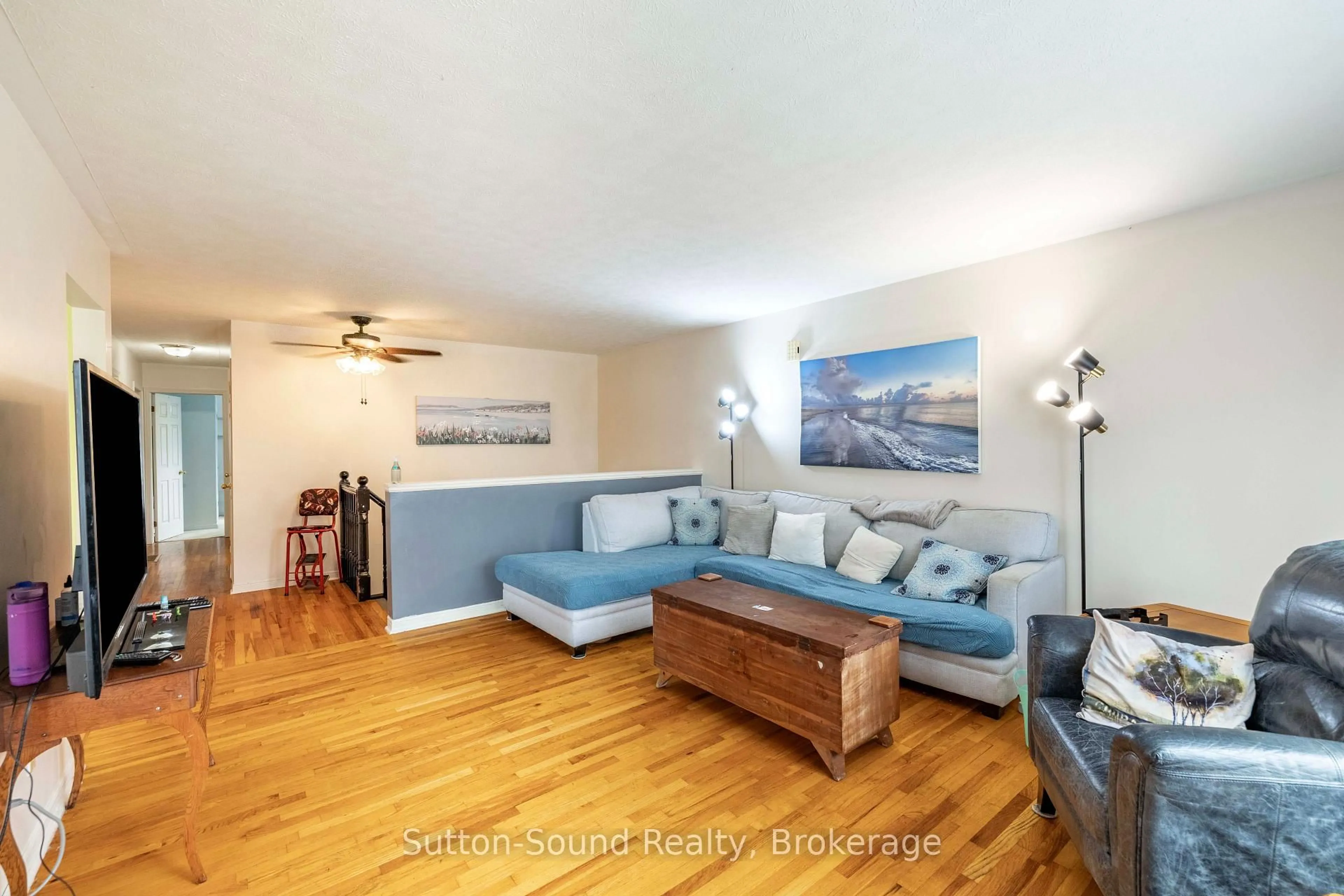 Living room with furniture, wood/laminate floor for 872 26th St, Owen Sound Ontario N4K 6T4