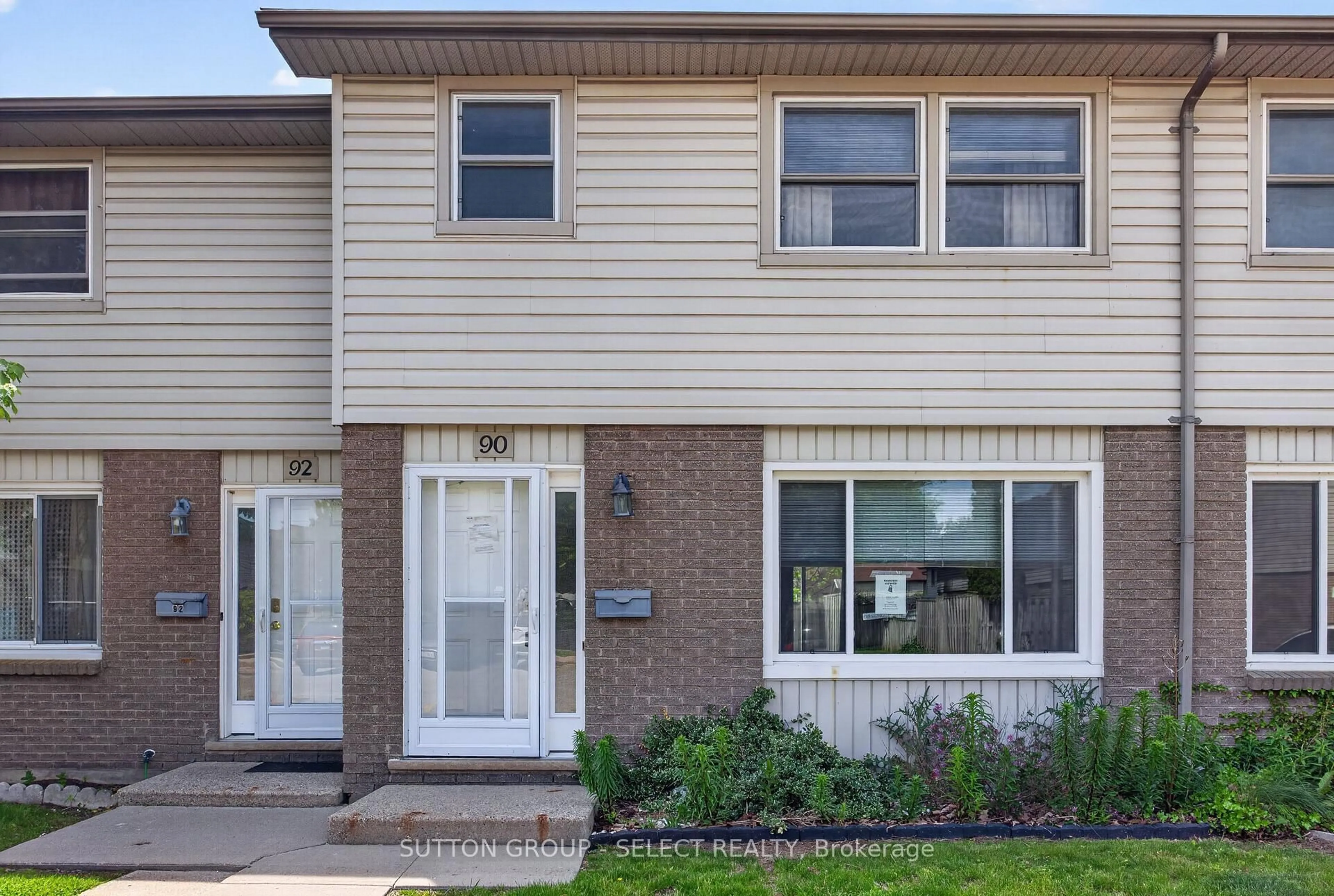 Home with vinyl exterior material, street for 690 Little Grey St #90, London East Ontario N5Z 4M9