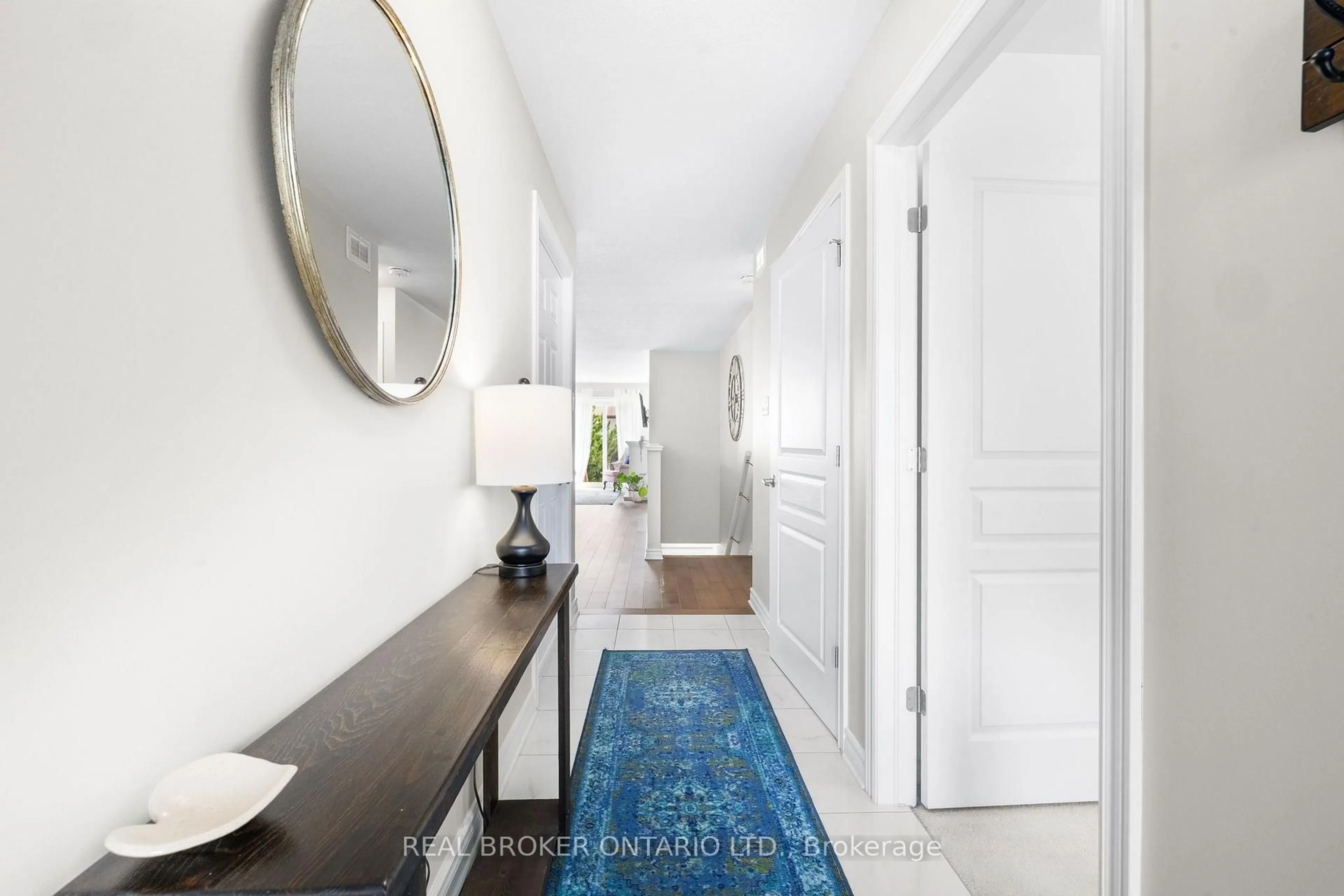 Indoor entryway for 342 Honeyborne St, Almonte Ontario K0A 1A0