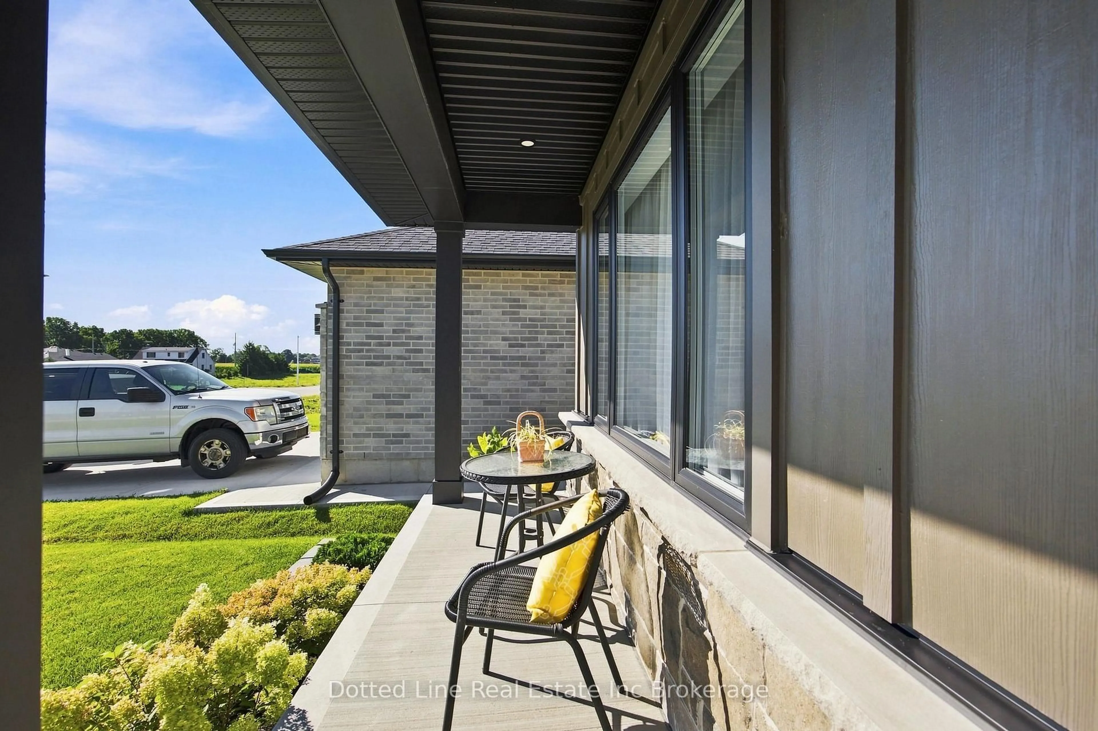 Patio, unknown for 18 Walnut Dr, Tillsonburg Ontario N4G 5S2