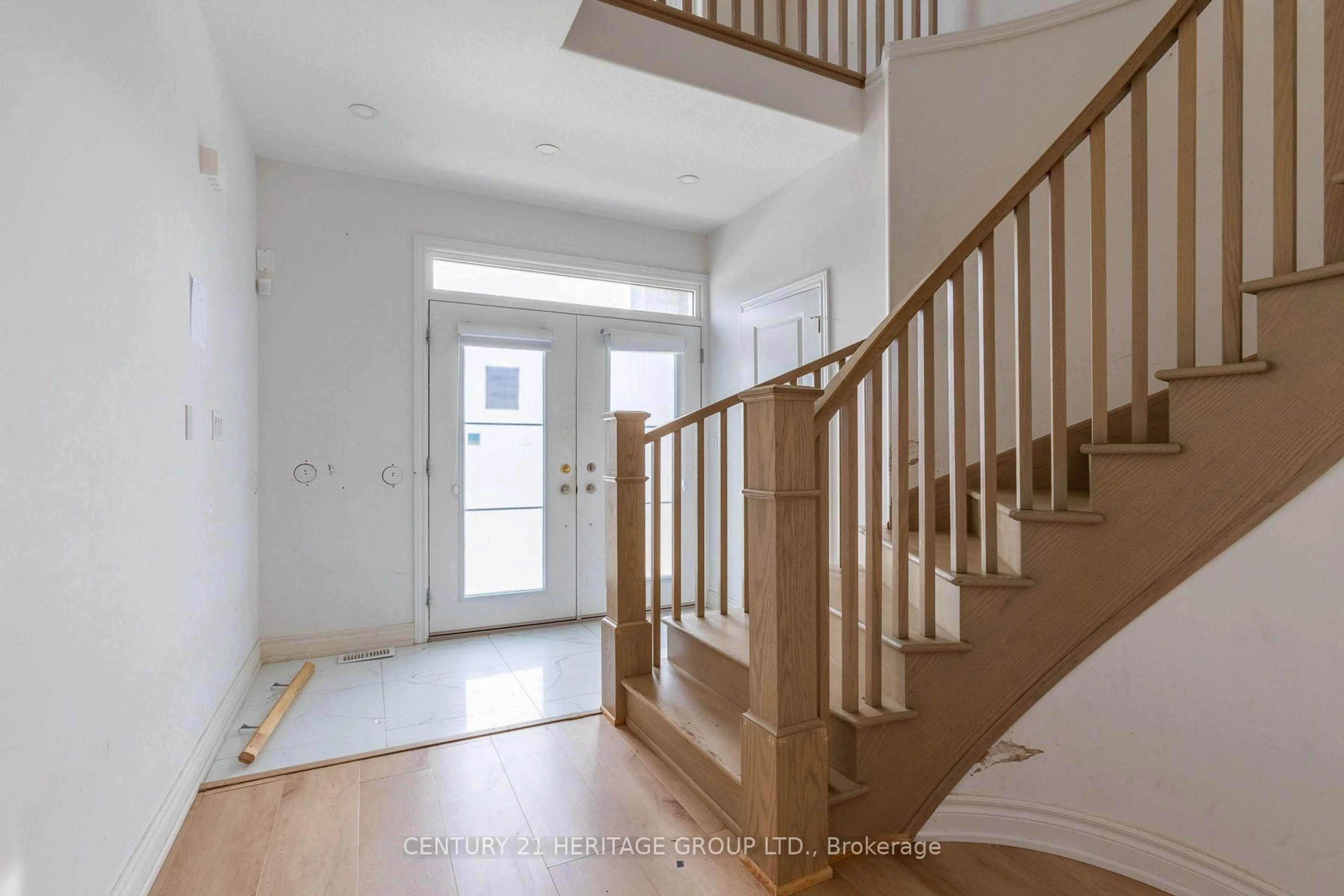 Indoor entryway for 238 Longboat Ru, Brantford Ontario N3T 0X1