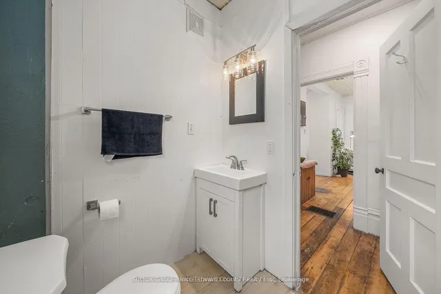2 Queen St, Prince Edward County 4