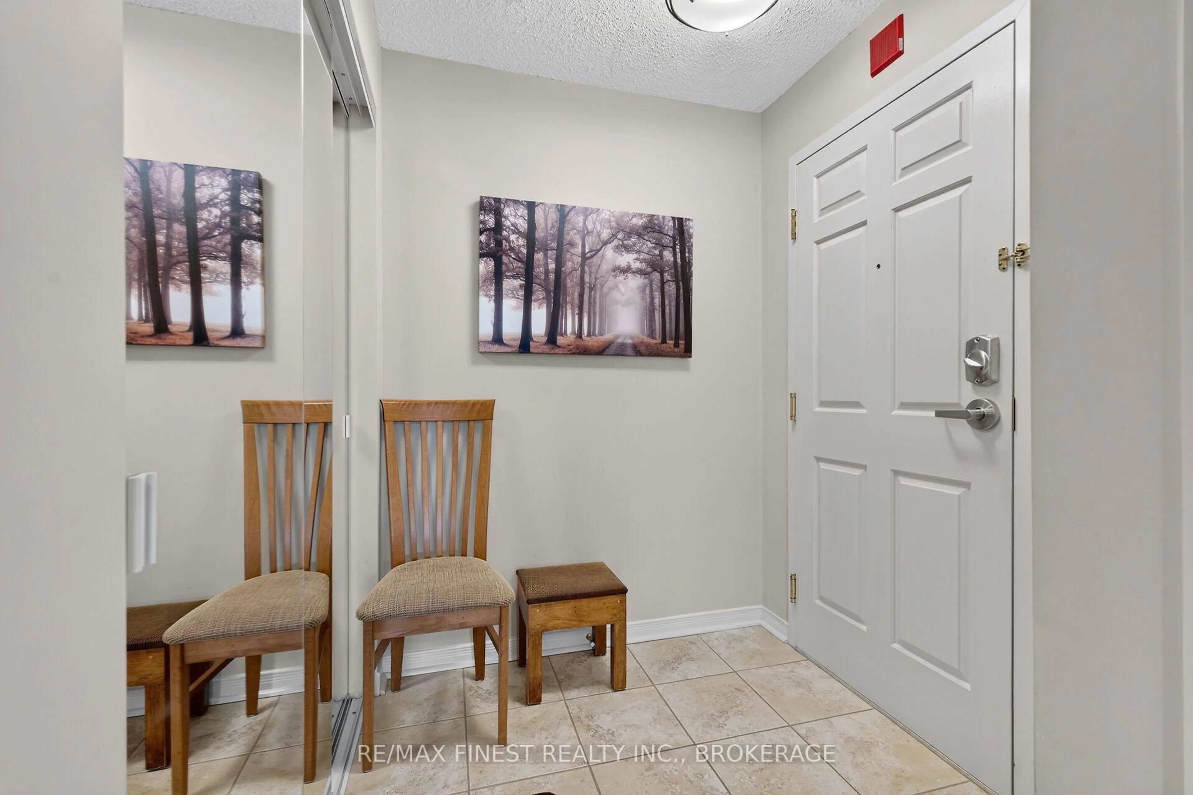 Indoor entryway for 115 Barrett Crt #610, Kingston Ontario K7L 5H6