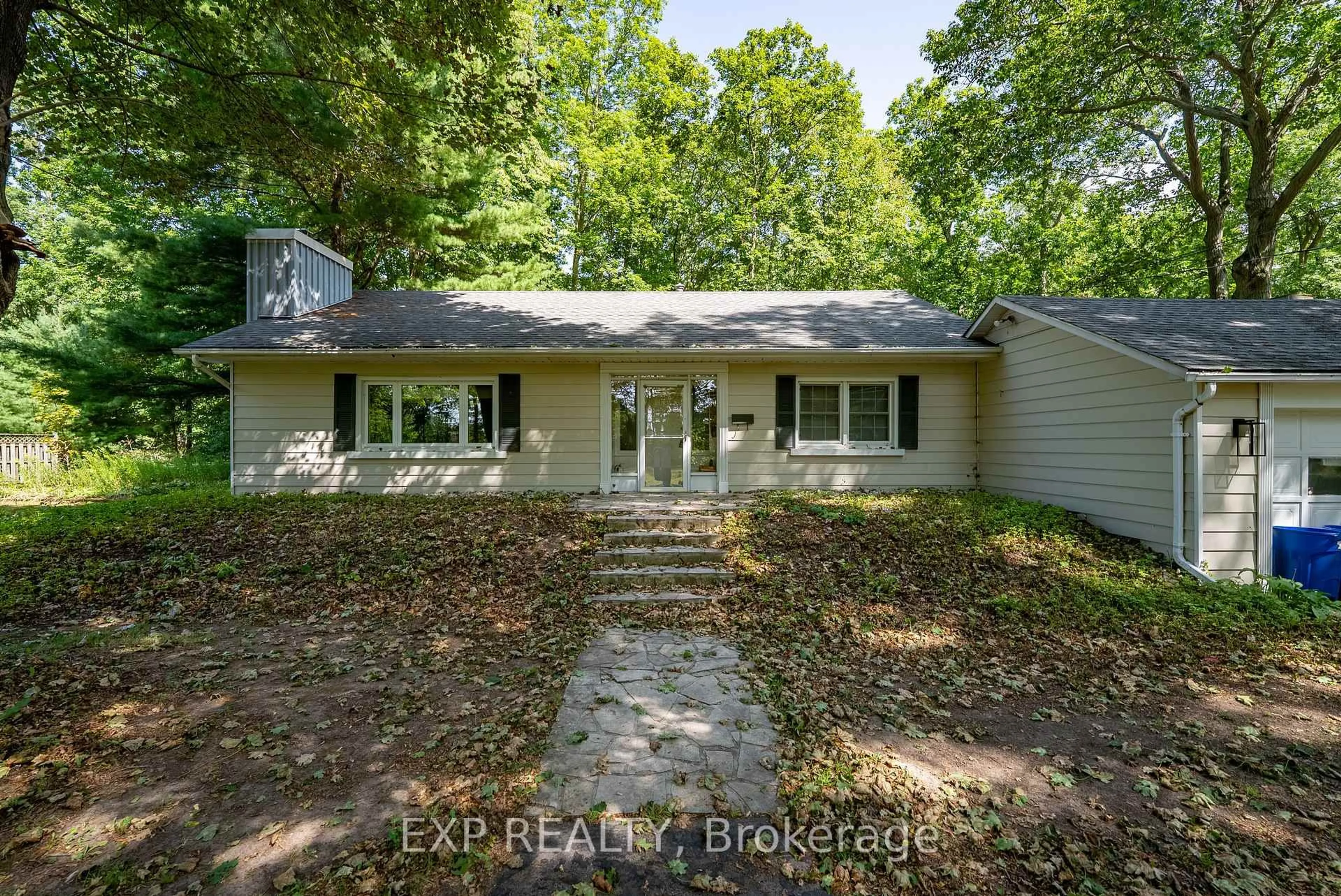 A pic from outside/outdoor area/front of a property/back of a property/a pic from drone, unknown for 564 Prospect Point Rd, Fort Erie Ontario L0S 1N0