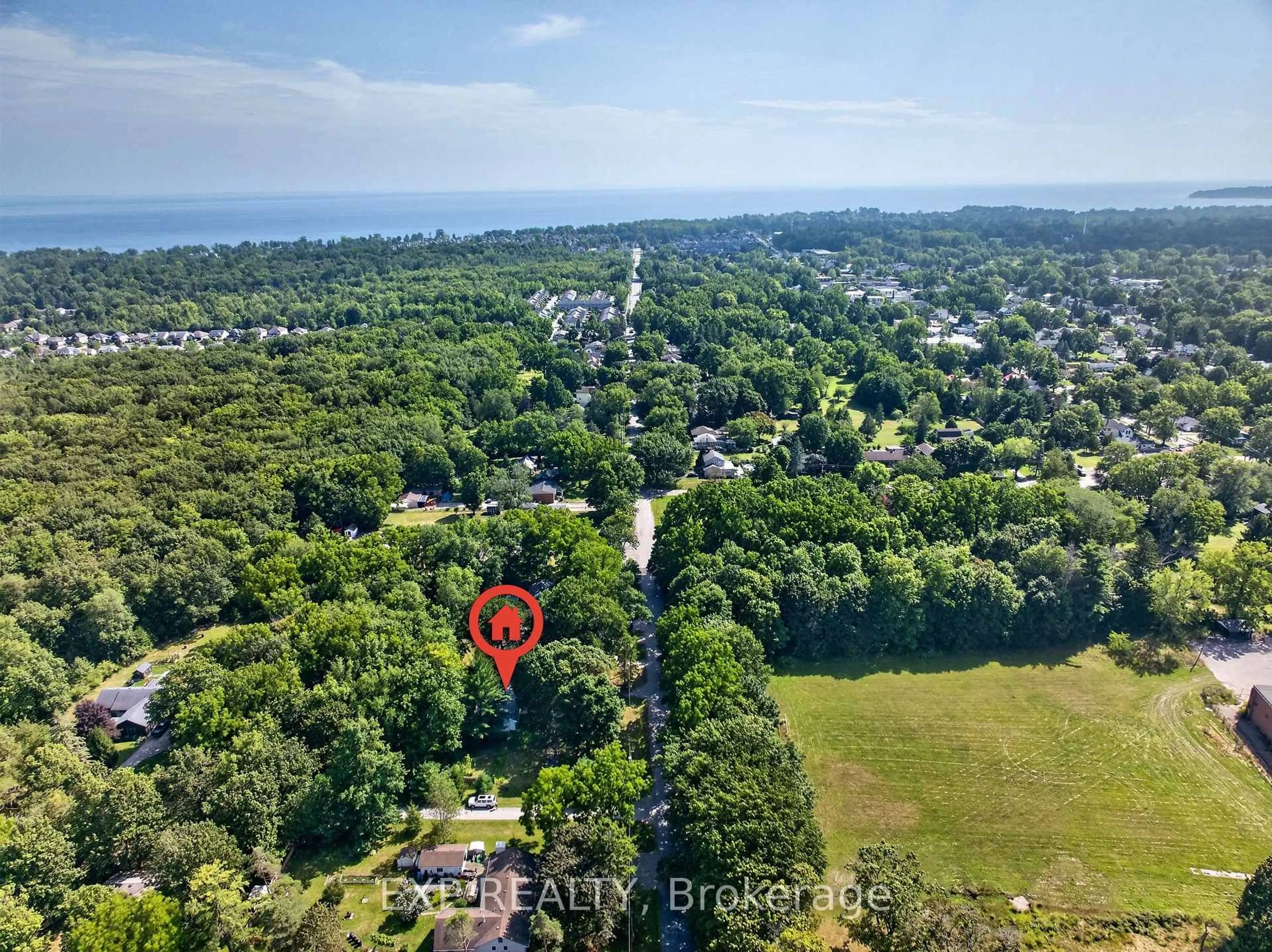 A pic from outside/outdoor area/front of a property/back of a property/a pic from drone, unknown for 564 Prospect Point Rd, Fort Erie Ontario L0S 1N0