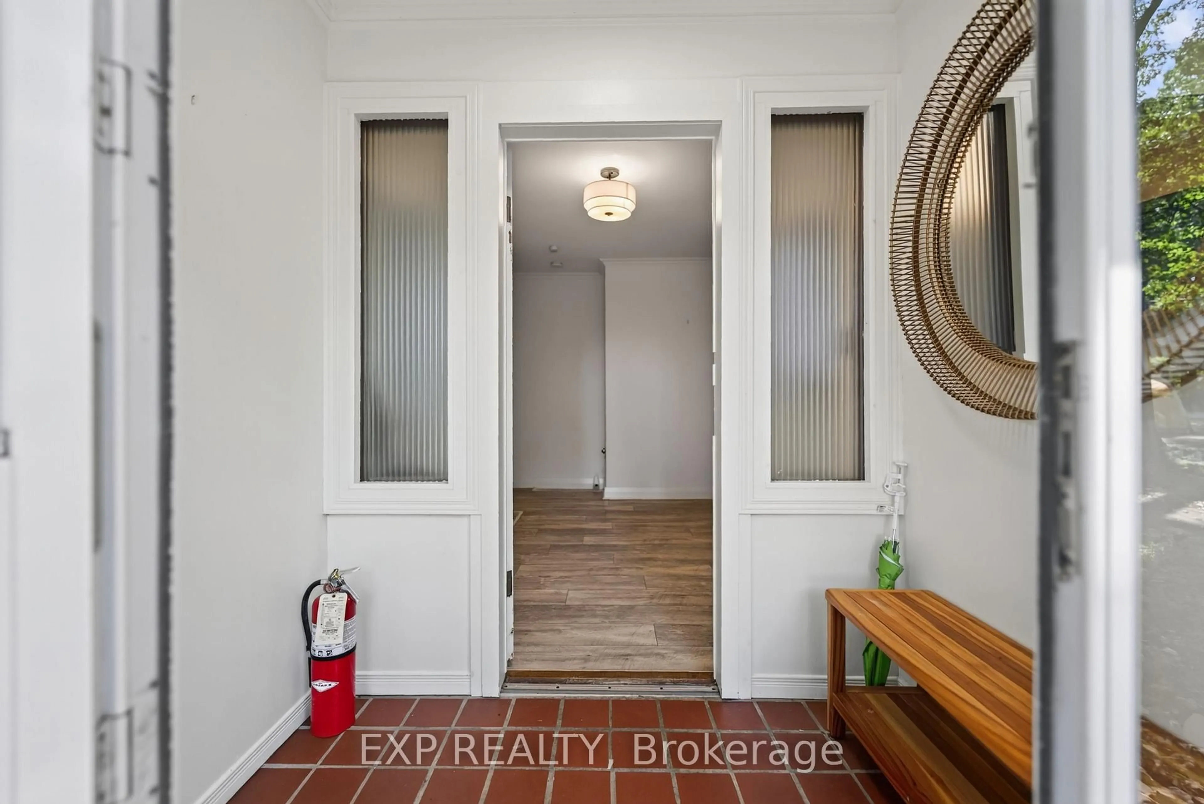 Indoor entryway for 564 Prospect Point Rd, Fort Erie Ontario L0S 1N0