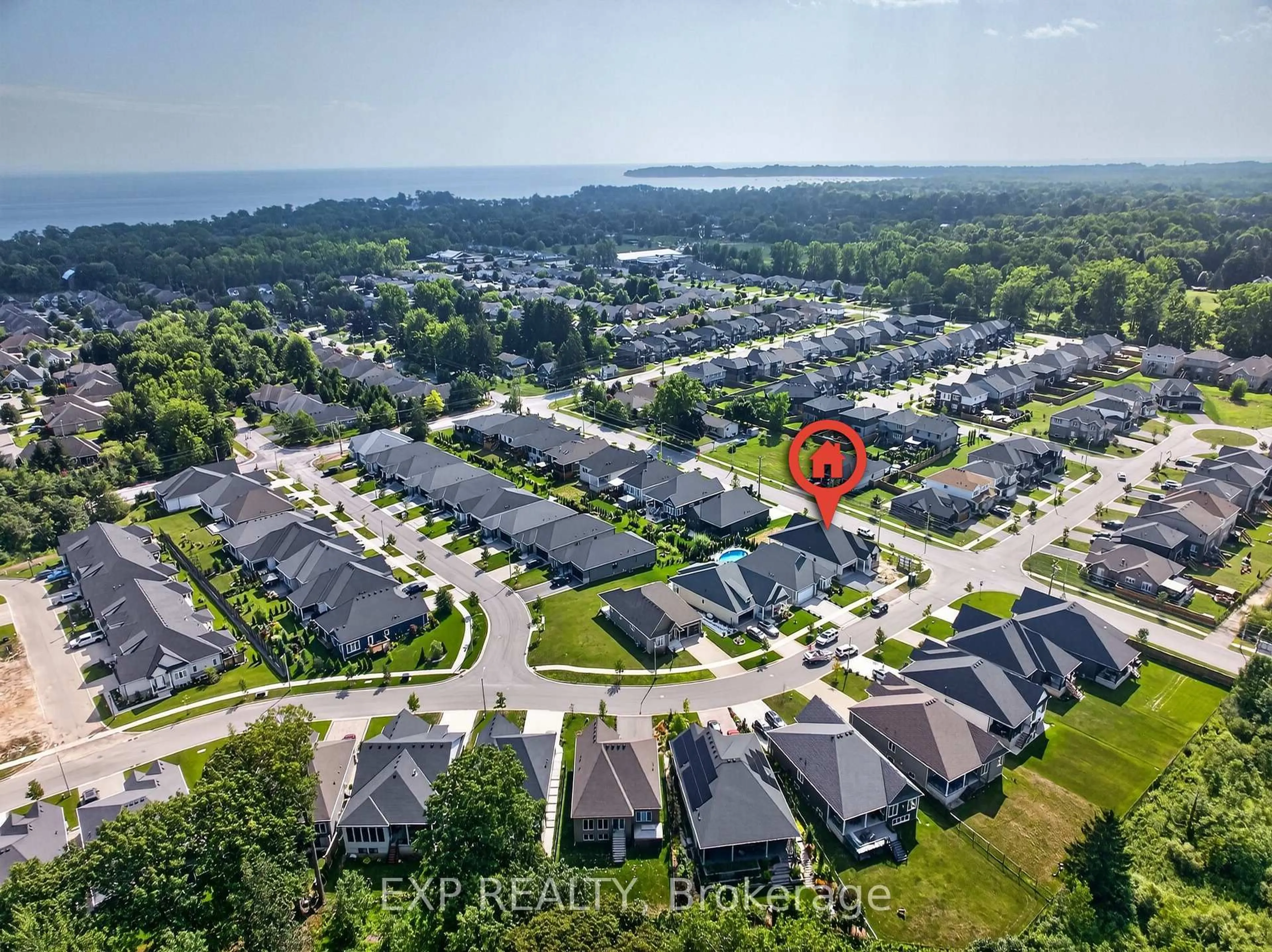 A pic from outside/outdoor area/front of a property/back of a property/a pic from drone, water/lake/river/ocean view for 3589 Whispering Woods Tr, Fort Erie Ontario L0S 1N0