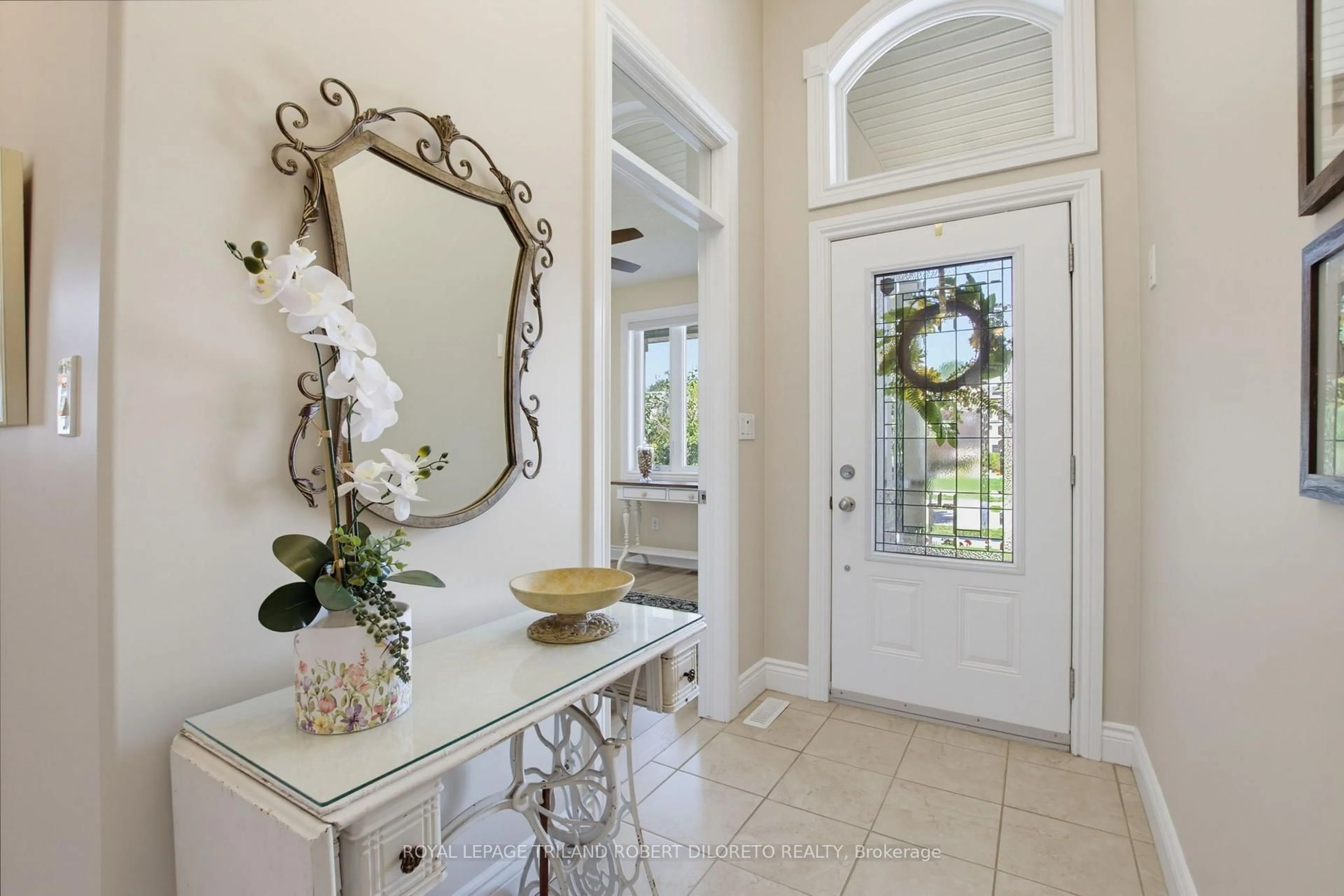 Indoor entryway for 3402 Crane Ave, London South Ontario N6P 0A8