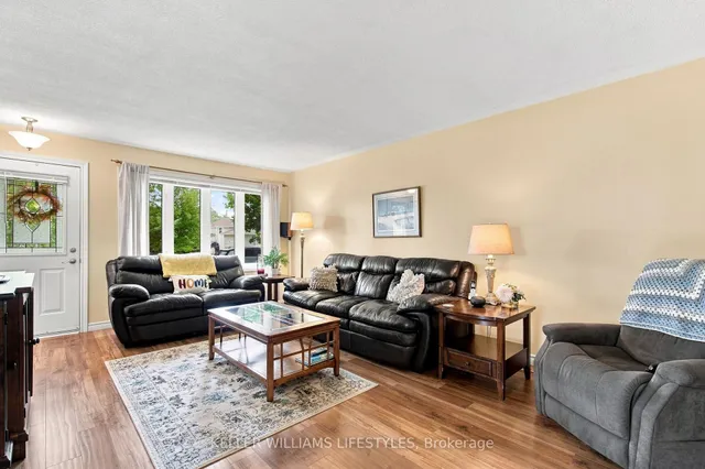 65 Villeneuve Cres, London East 5