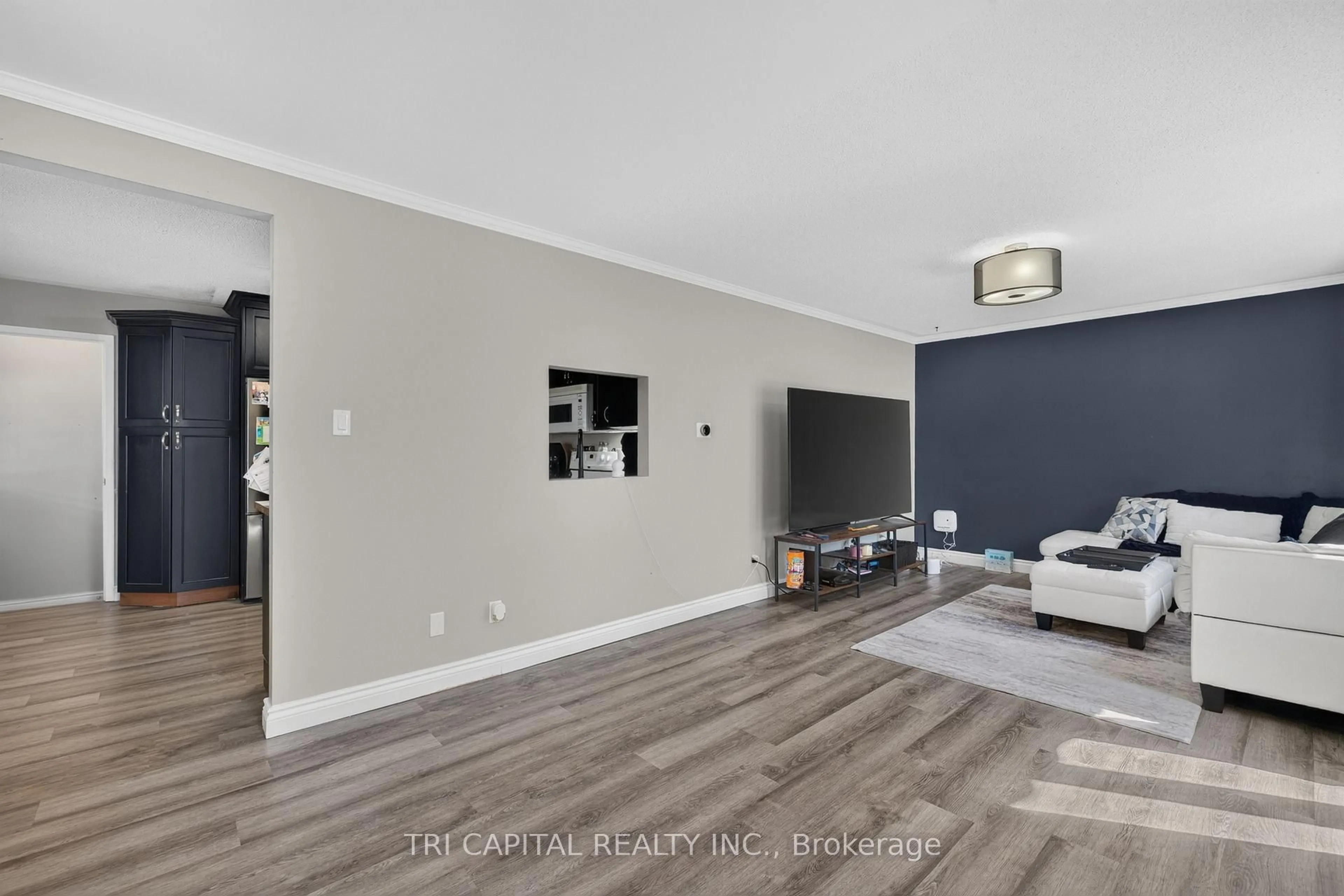 Unknown for 4 Harding Cres, London South Ontario N6E 1G3