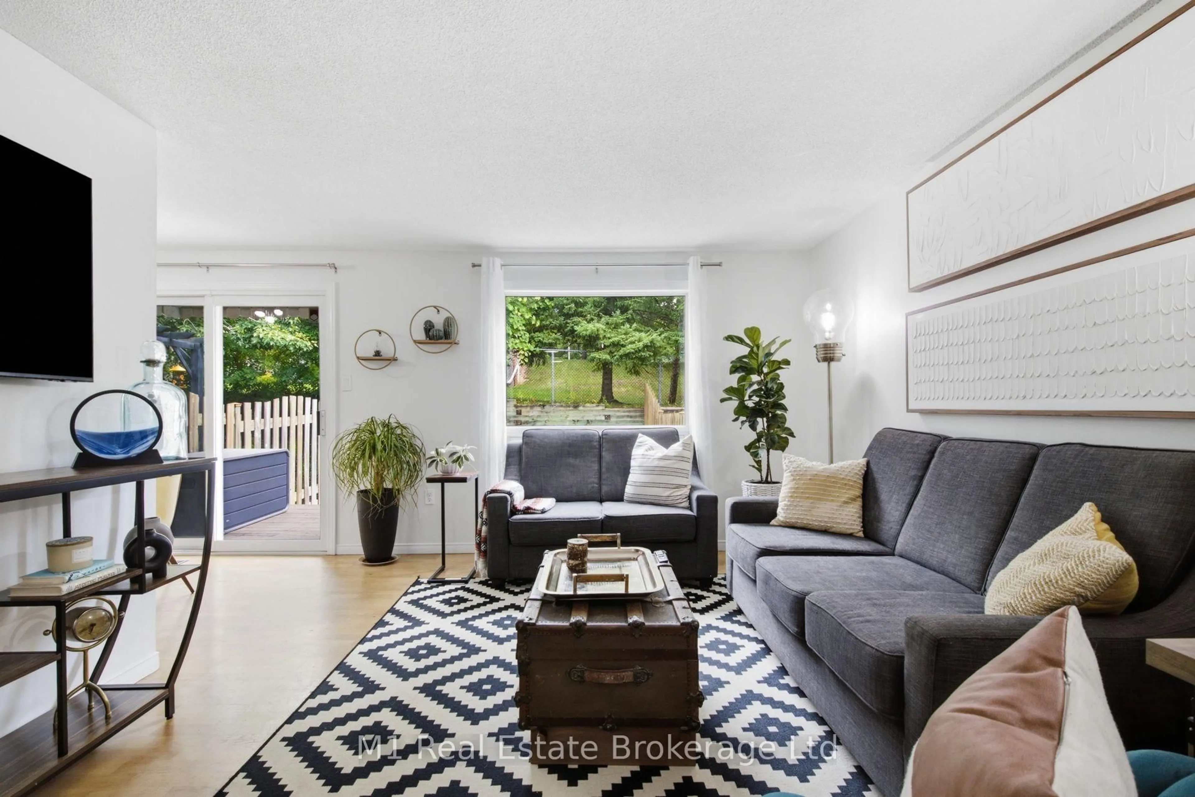 Living room with furniture, unknown for 5 Grandridge Cres, Guelph Ontario N1H 8G1