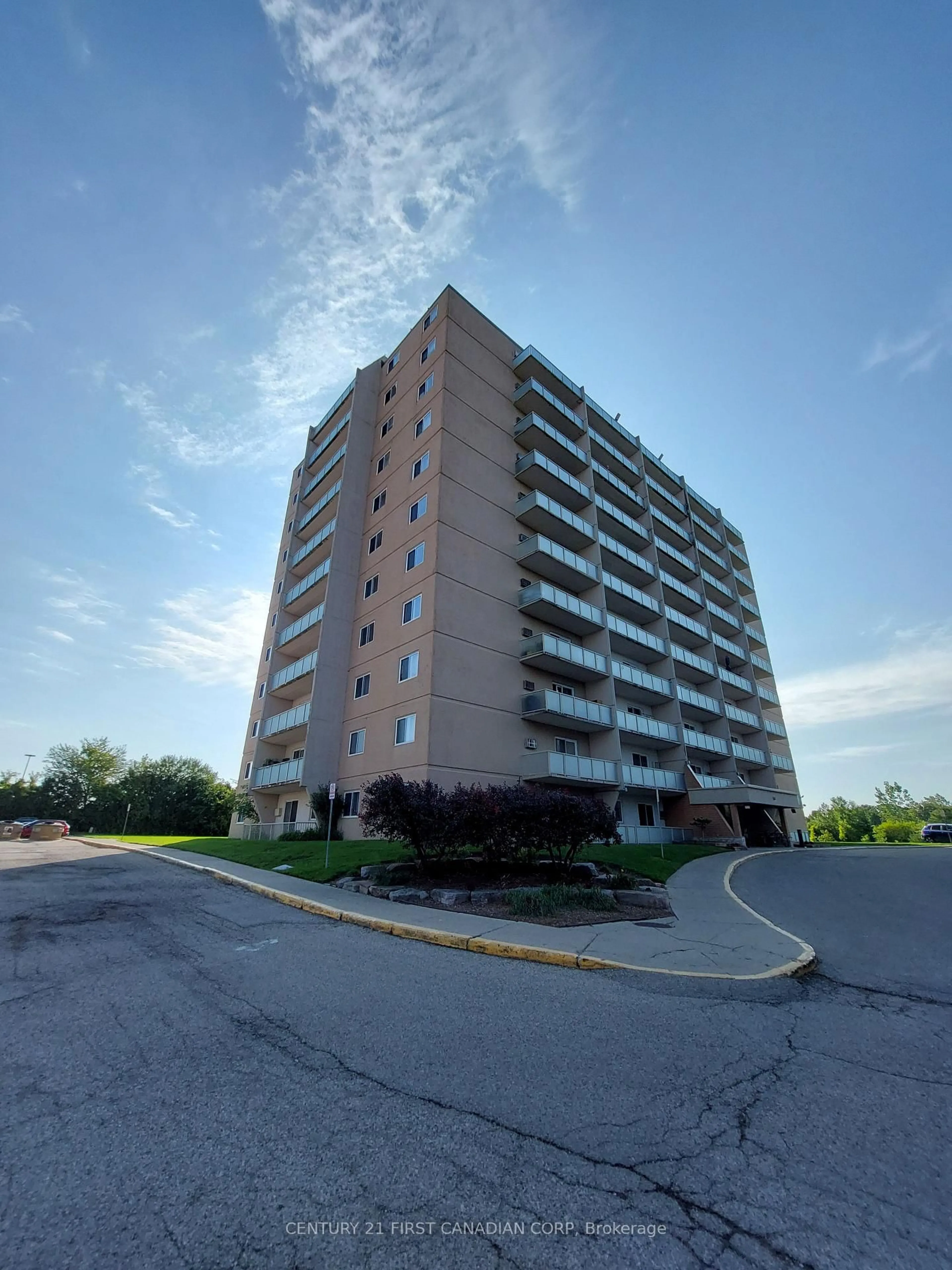A pic from outside/outdoor area/front of a property/back of a property/a pic from drone, building for 573 Mornington Ave #1107, London East Ontario N5Y 4T9