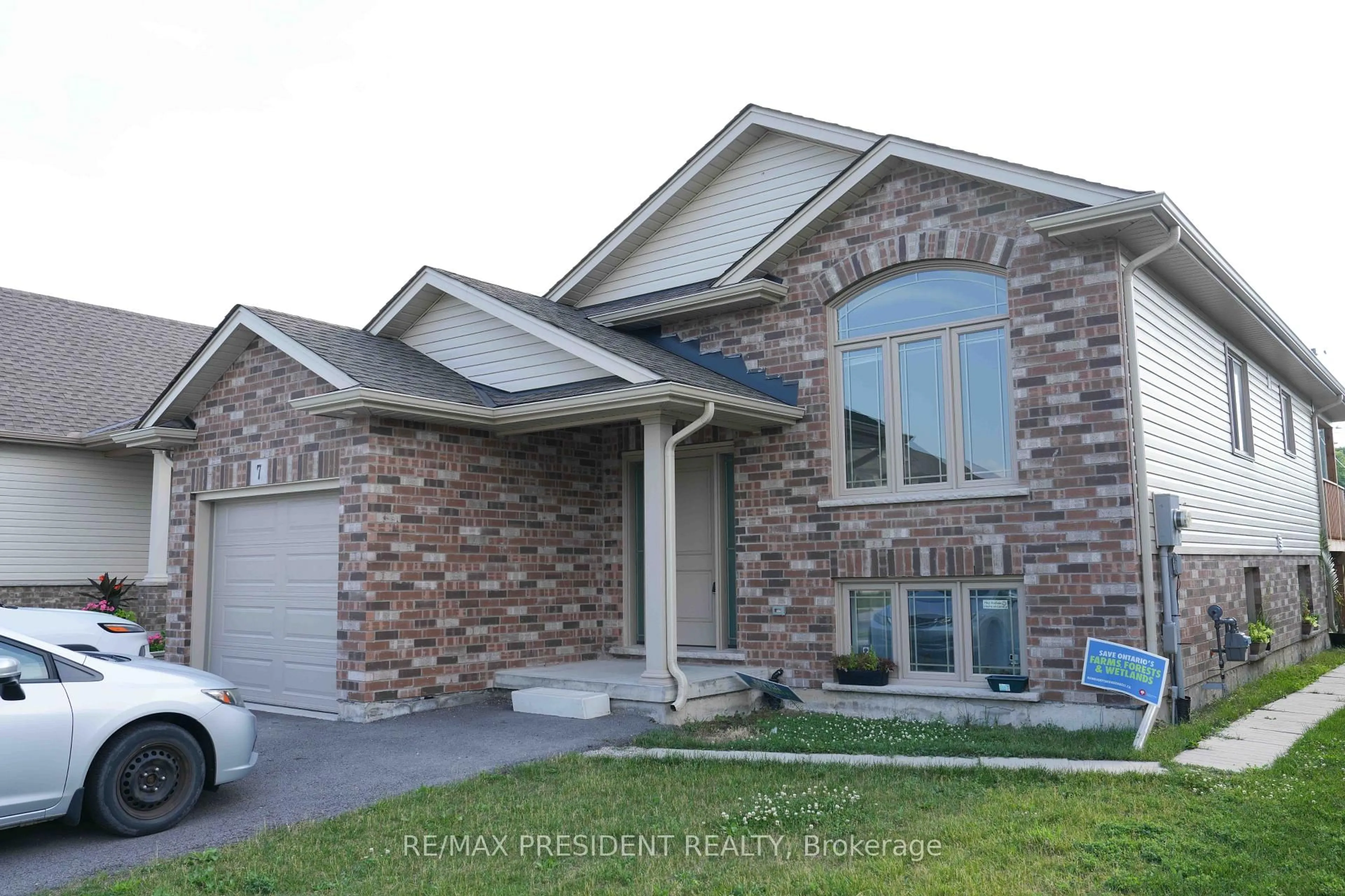 Home with brick exterior material, street for 7 Berkshire Dr, St. Catharines Ontario L2M 3Y3