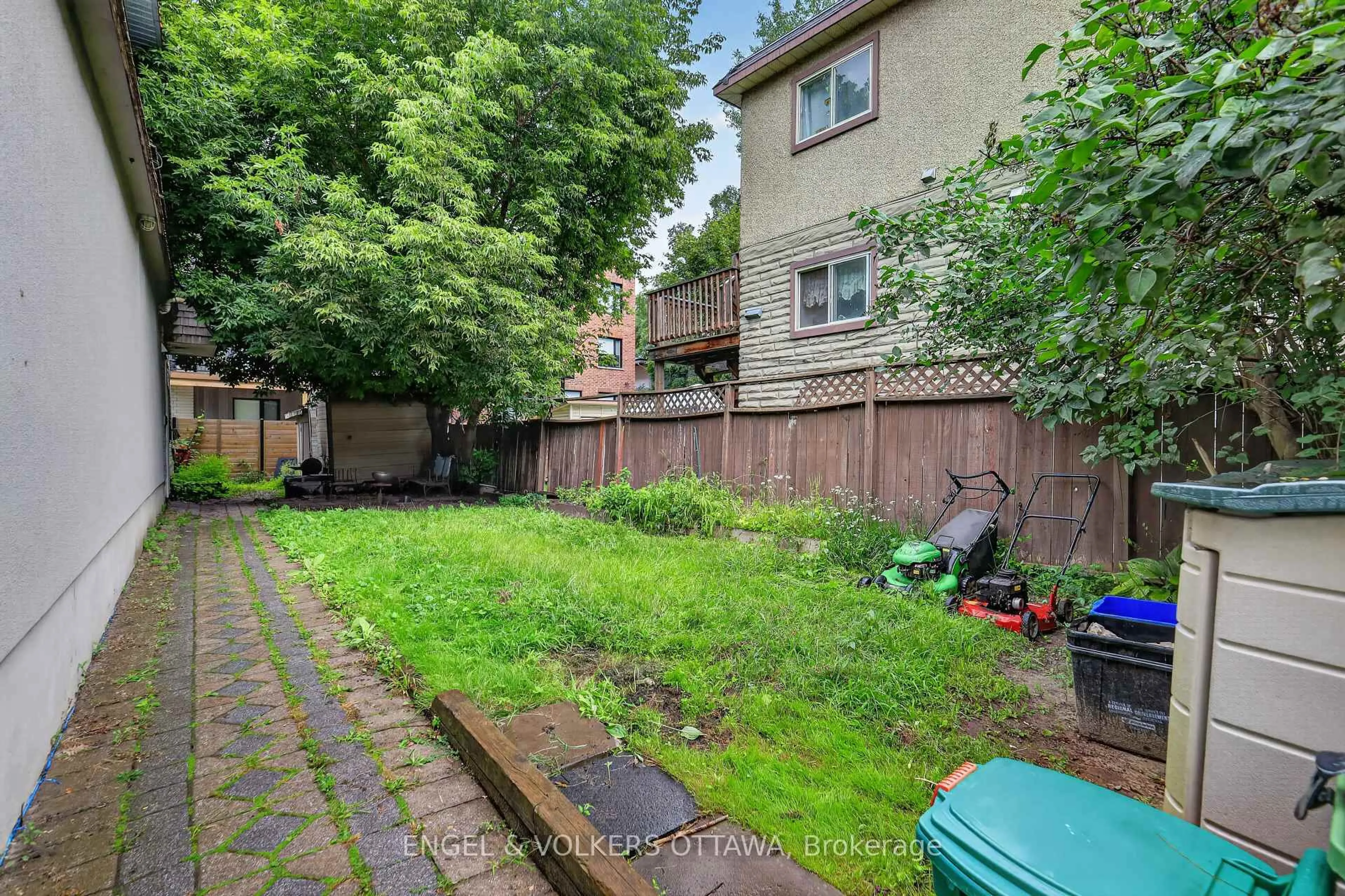 Patio, street for 253 Frechette St, Ottawa Ontario K1L 7T3