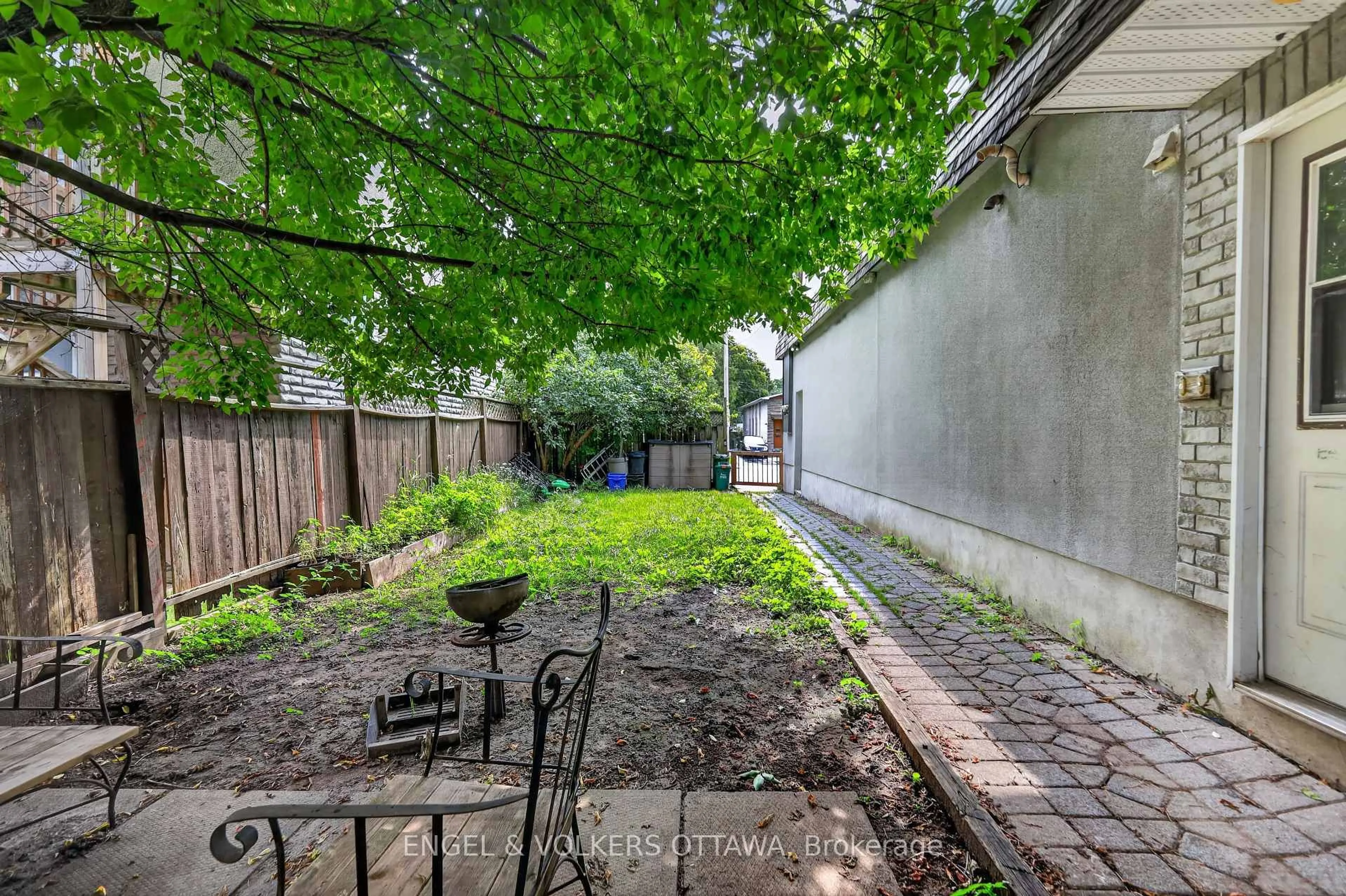 Patio, street for 253 Frechette St, Ottawa Ontario K1L 7T3
