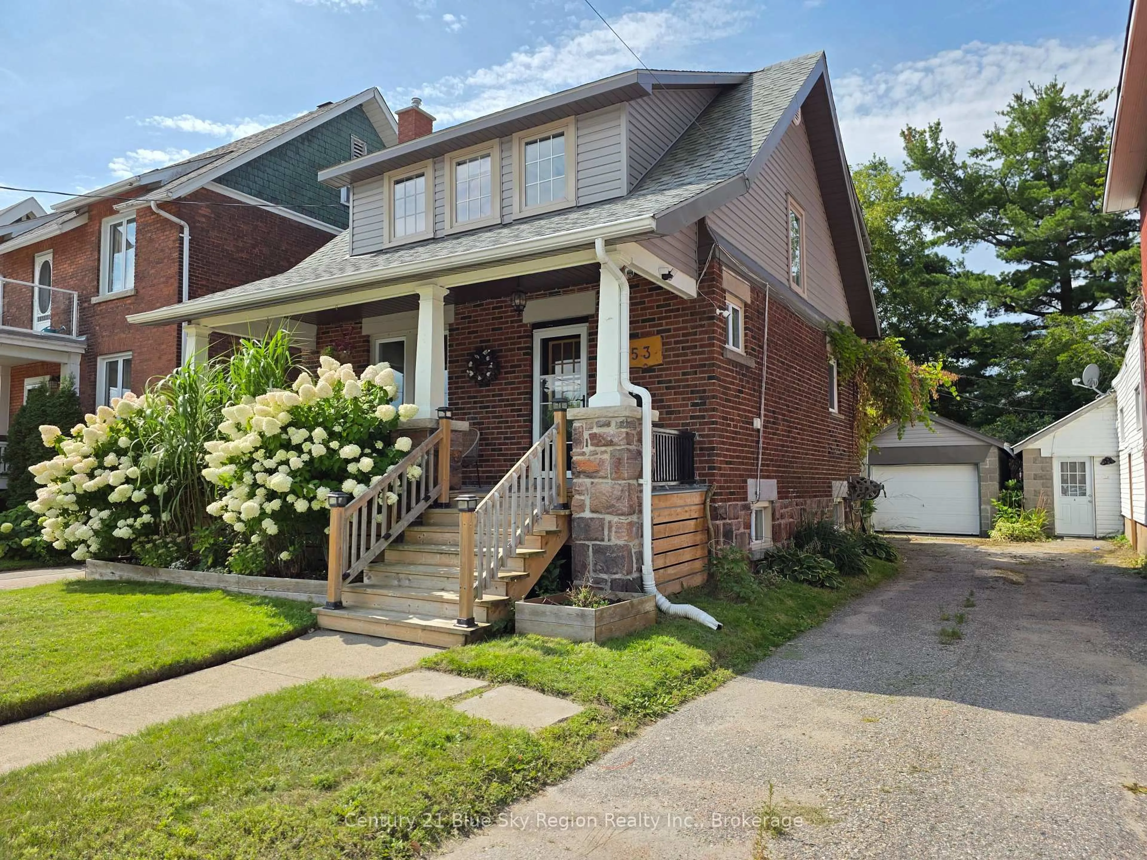 Home with brick exterior material, street for 153 First Ave, North Bay Ontario P1B 3B8