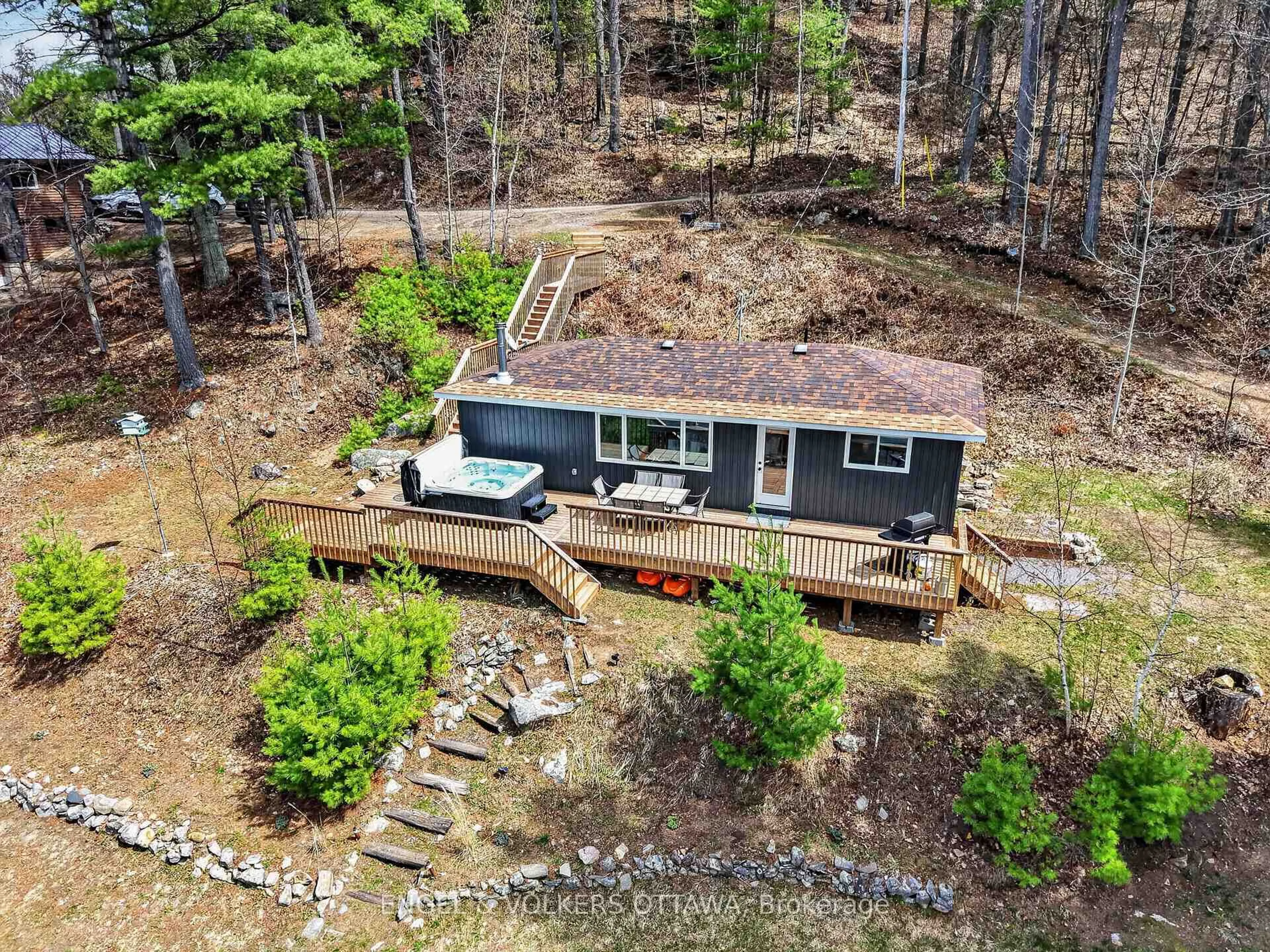 A pic from outside/outdoor area/front of a property/back of a property/a pic from drone, water/lake/river/ocean view for 119 Eagle Crest Tr, Calabogie Ontario K0J 1H0