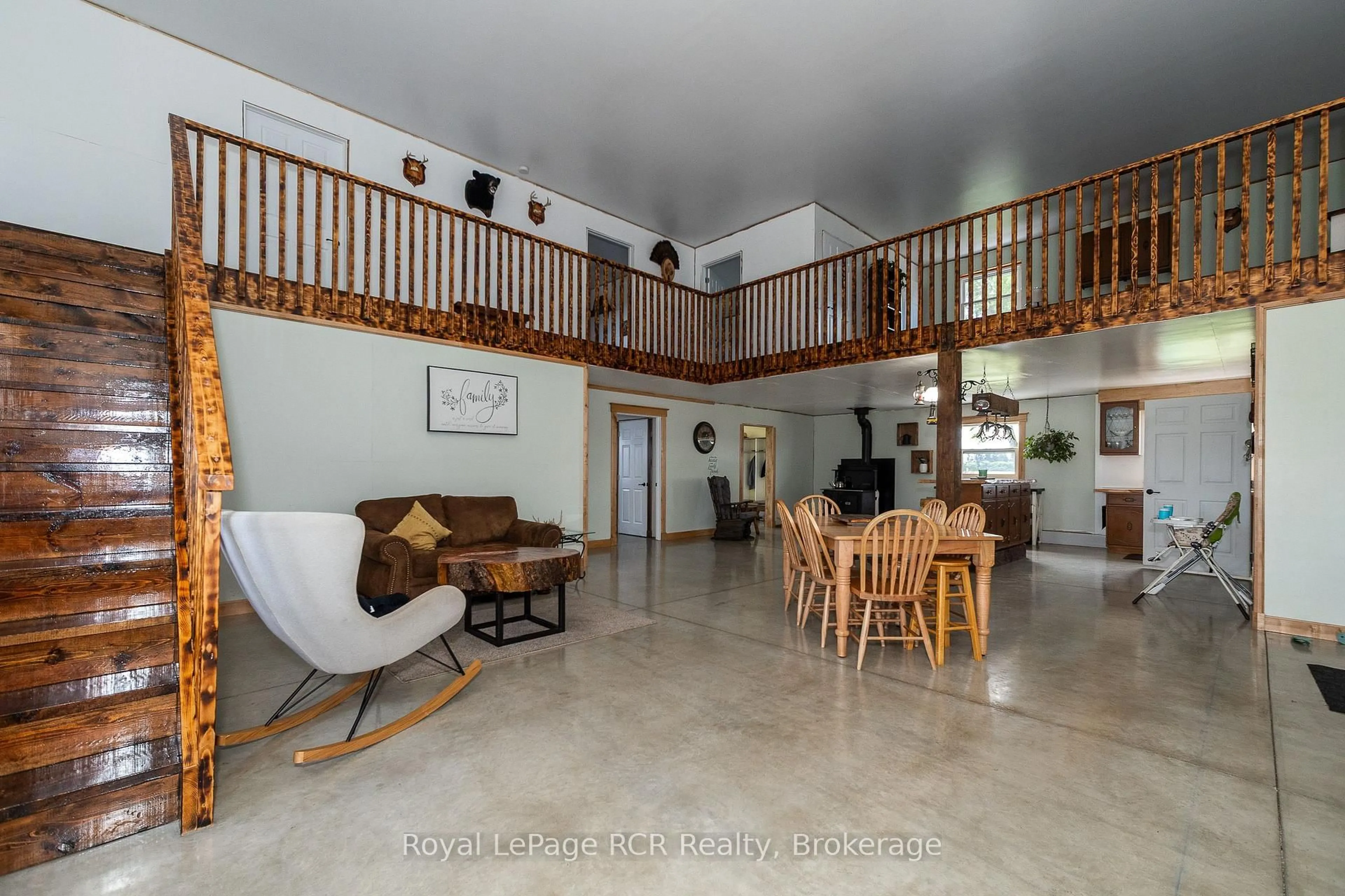 Indoor foyer for 1720 Bruce 10 Rd, Arran-Elderslie Ontario N0G 1L0