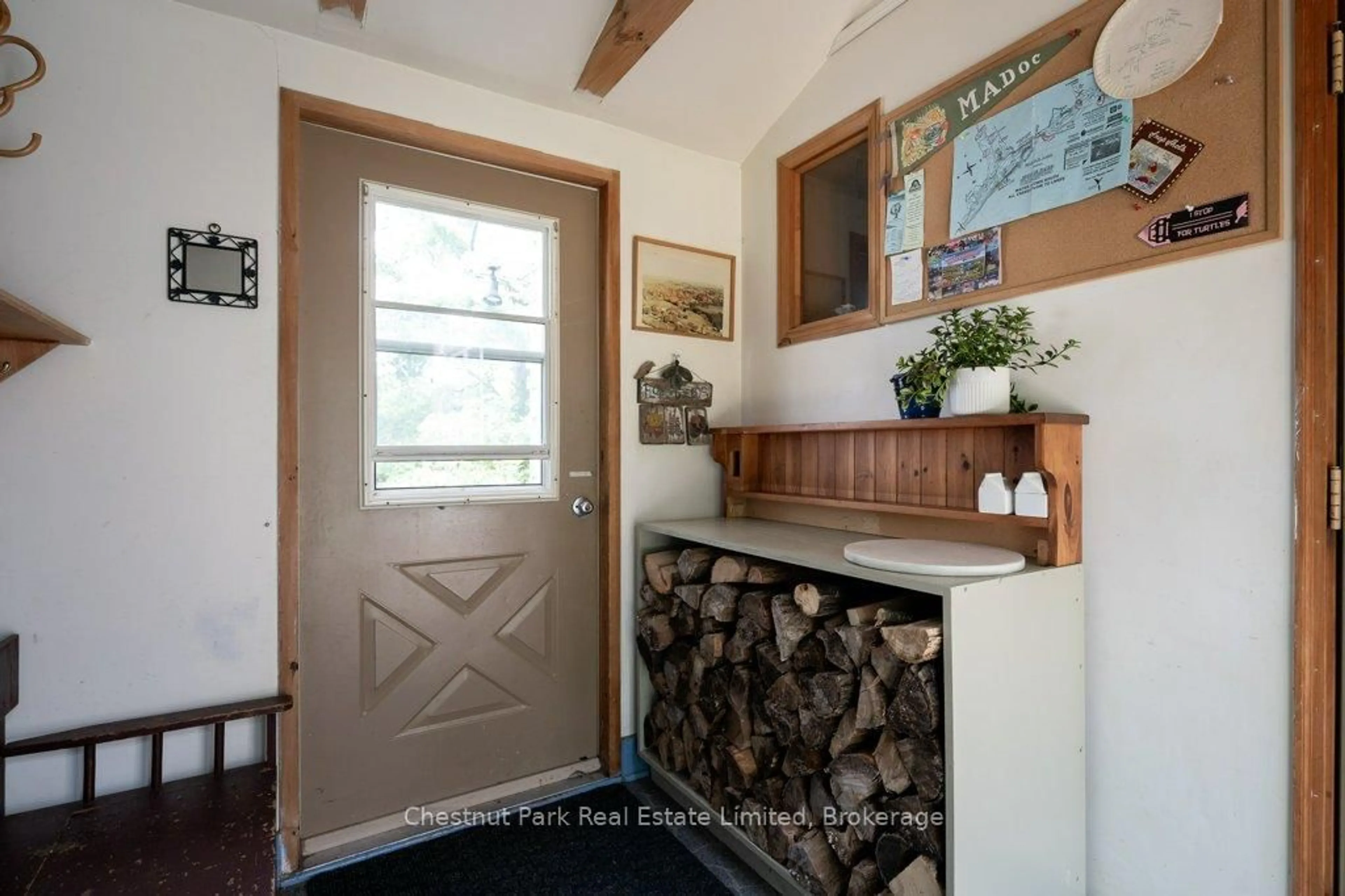 Indoor entryway for 324 Declair Rd, Madoc Ontario K0K 2K0