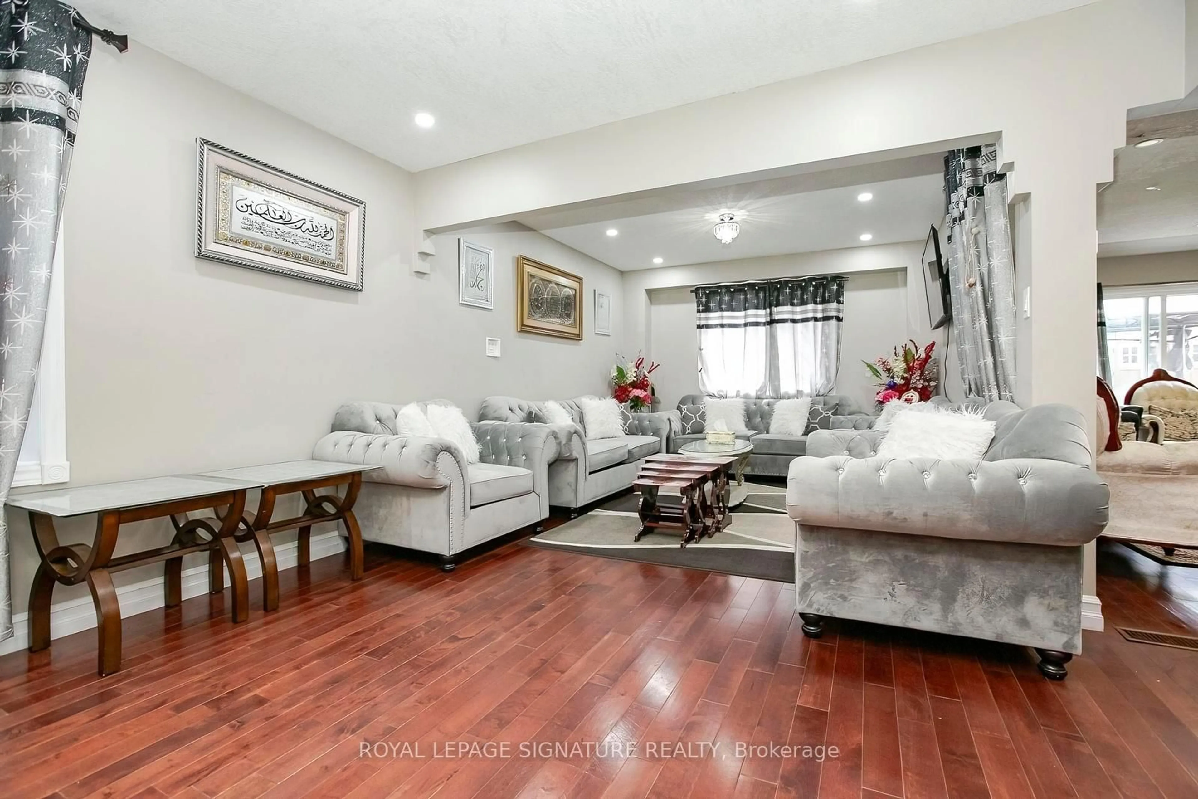 Living room with furniture, unknown for 107 Glencliffe Crt, Kitchener Ontario N2B 3X1