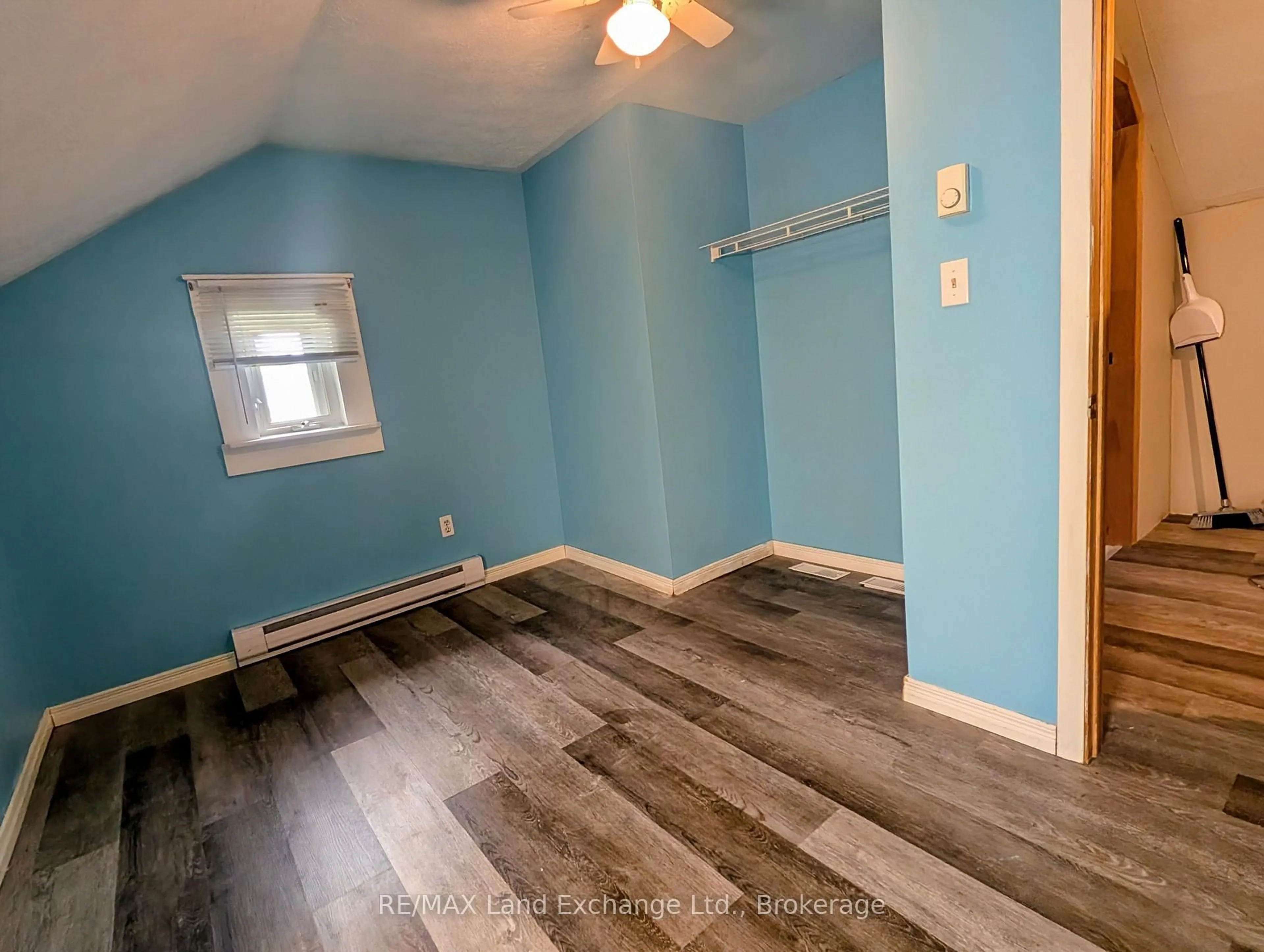 A pic of a room for 10 Mary St, Brockton Ontario N0G 2V0