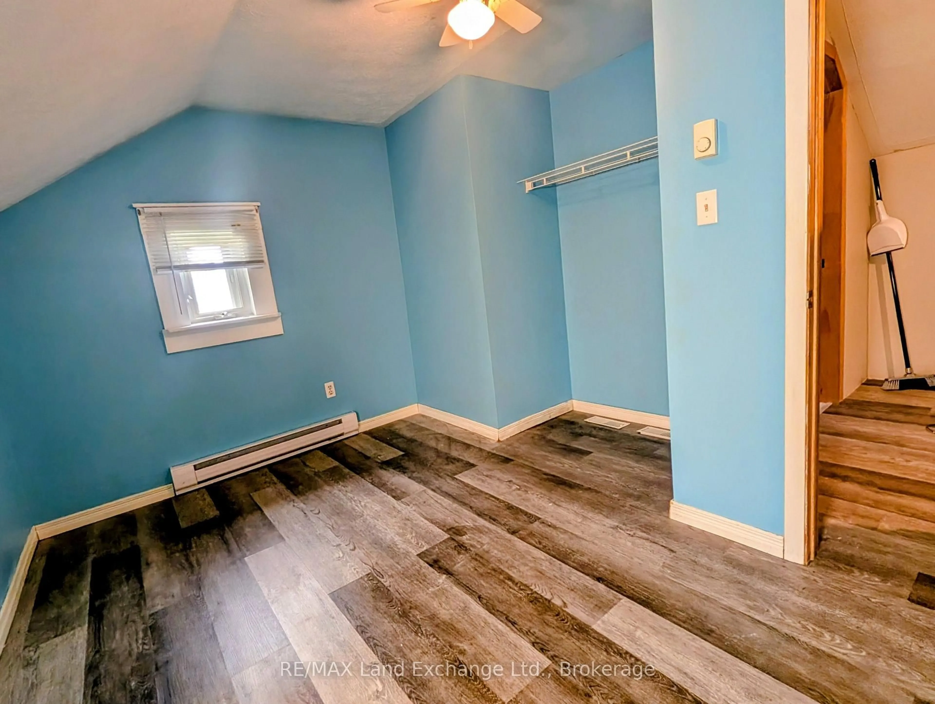 A pic of a room for 10 Mary St, Brockton Ontario N0G 2V0