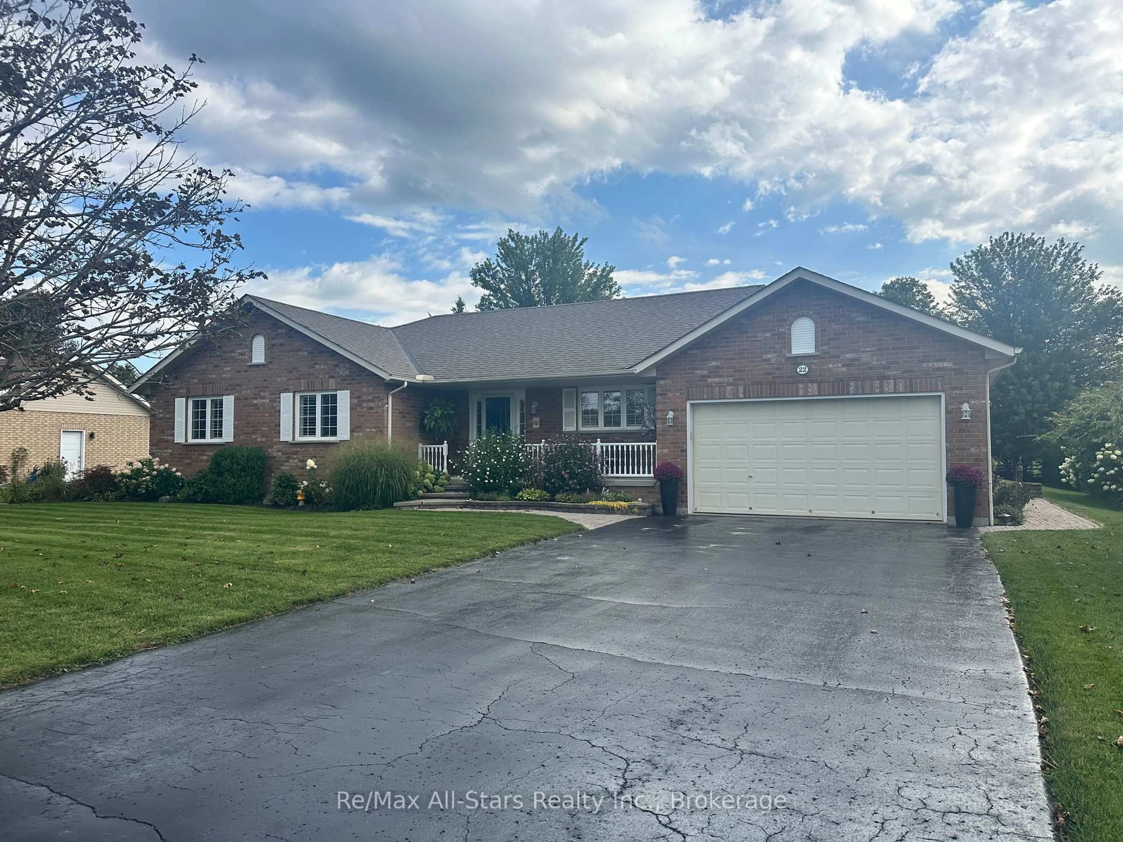 Home with brick exterior material, street for 22 Hallett Cres, Kawartha Lakes Ontario K0M 2C0