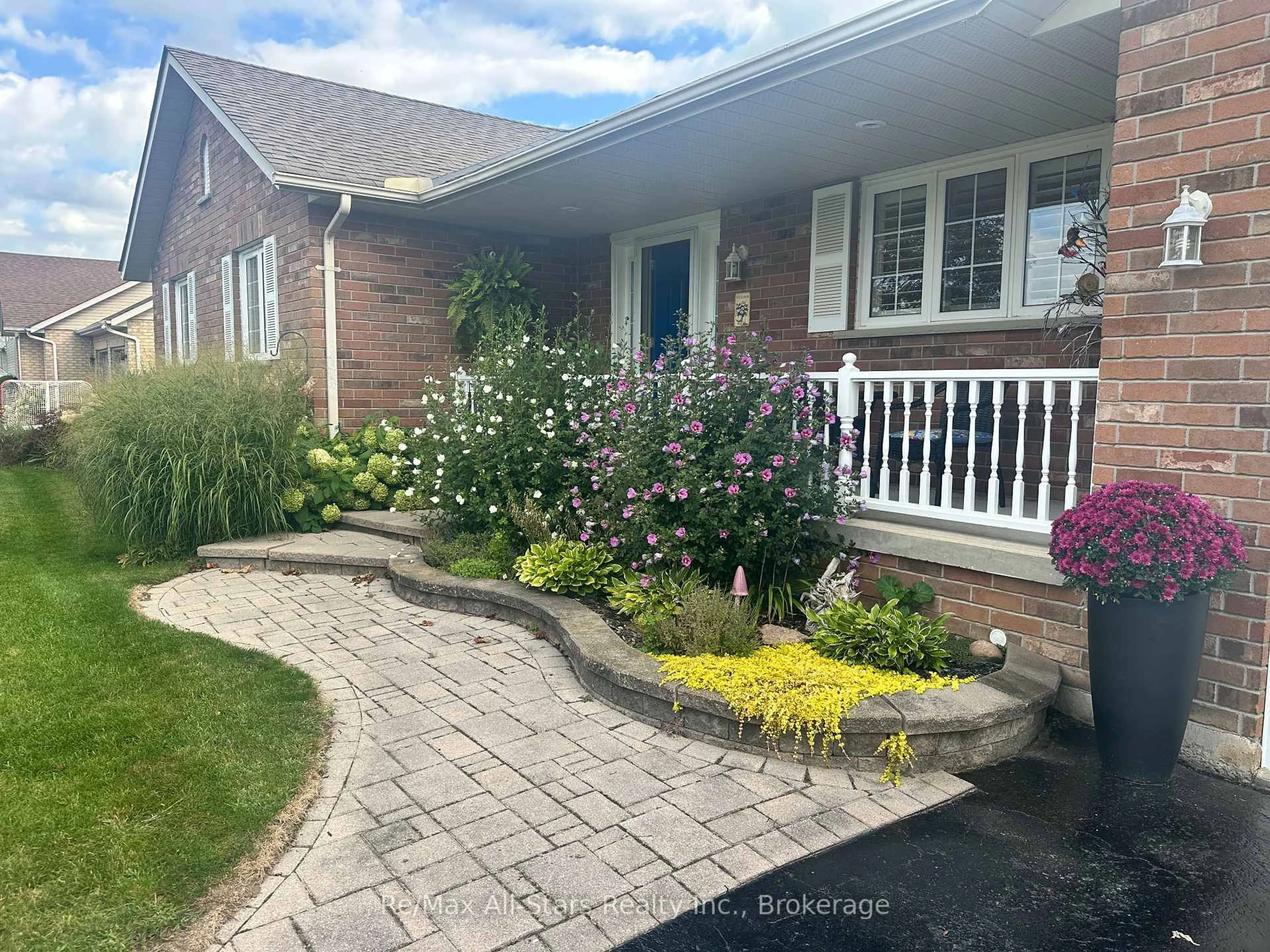 Unknown for 22 Hallett Cres, Kawartha Lakes Ontario K0M 2C0