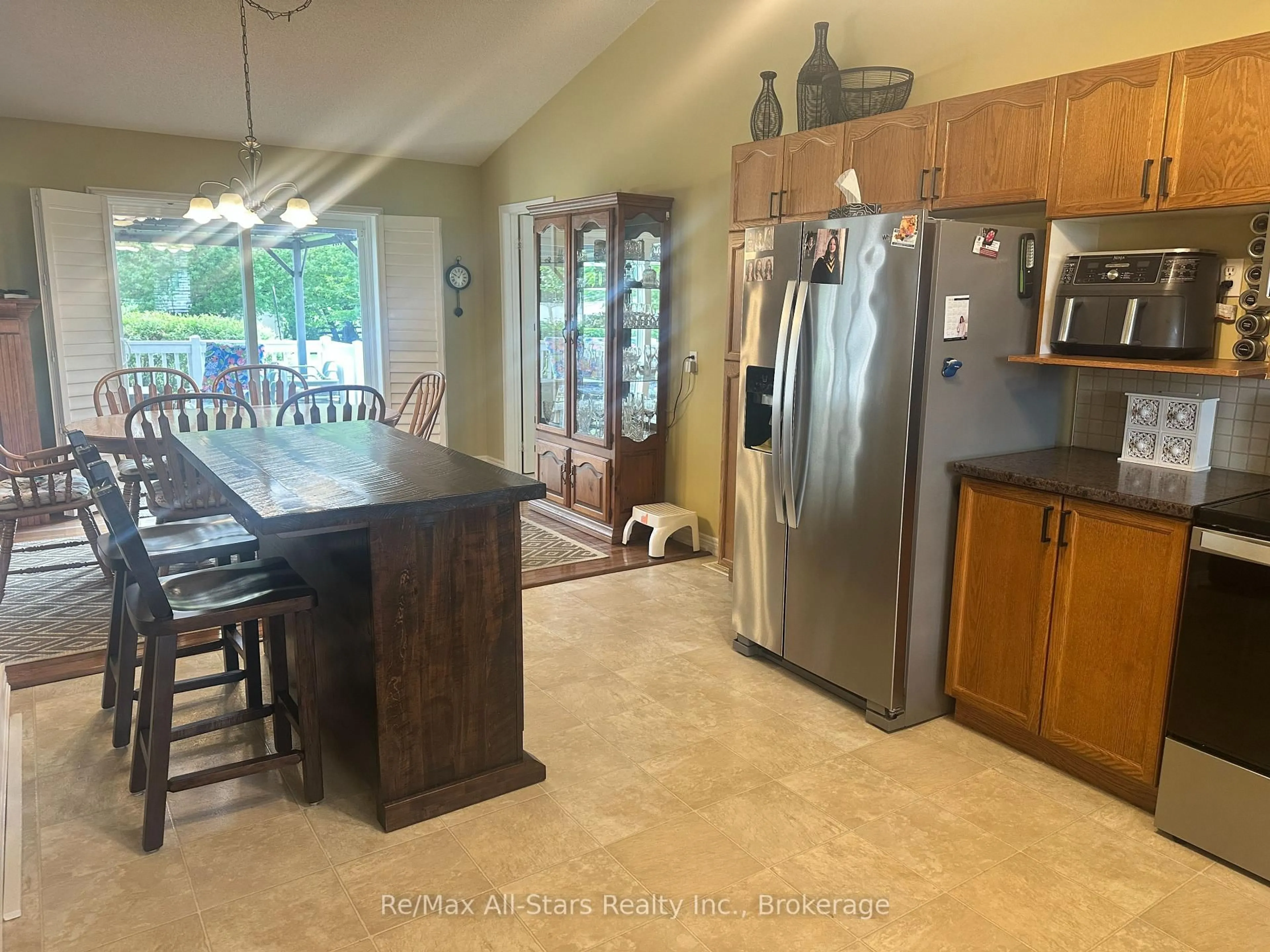 Open concept kitchen, ceramic/tile floor for 22 Hallett Cres, Kawartha Lakes Ontario K0M 2C0