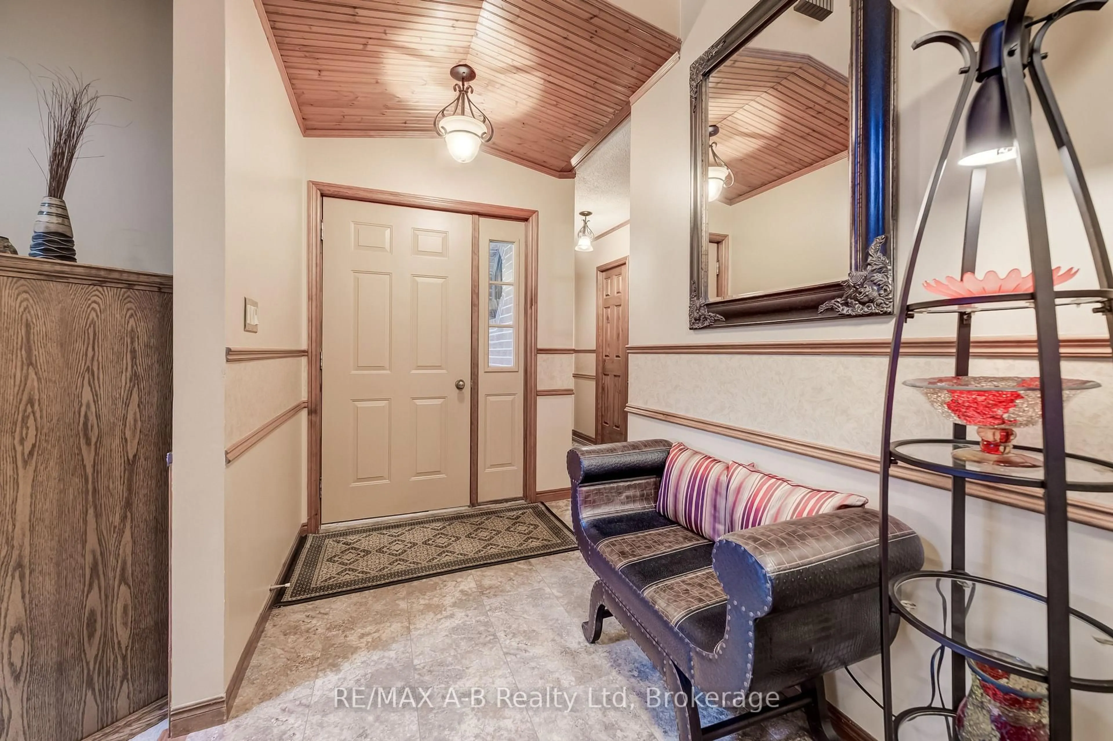 Indoor entryway for 924951 Cassel Side Rd, East Zorra-Tavistock Ontario N0B 2R0