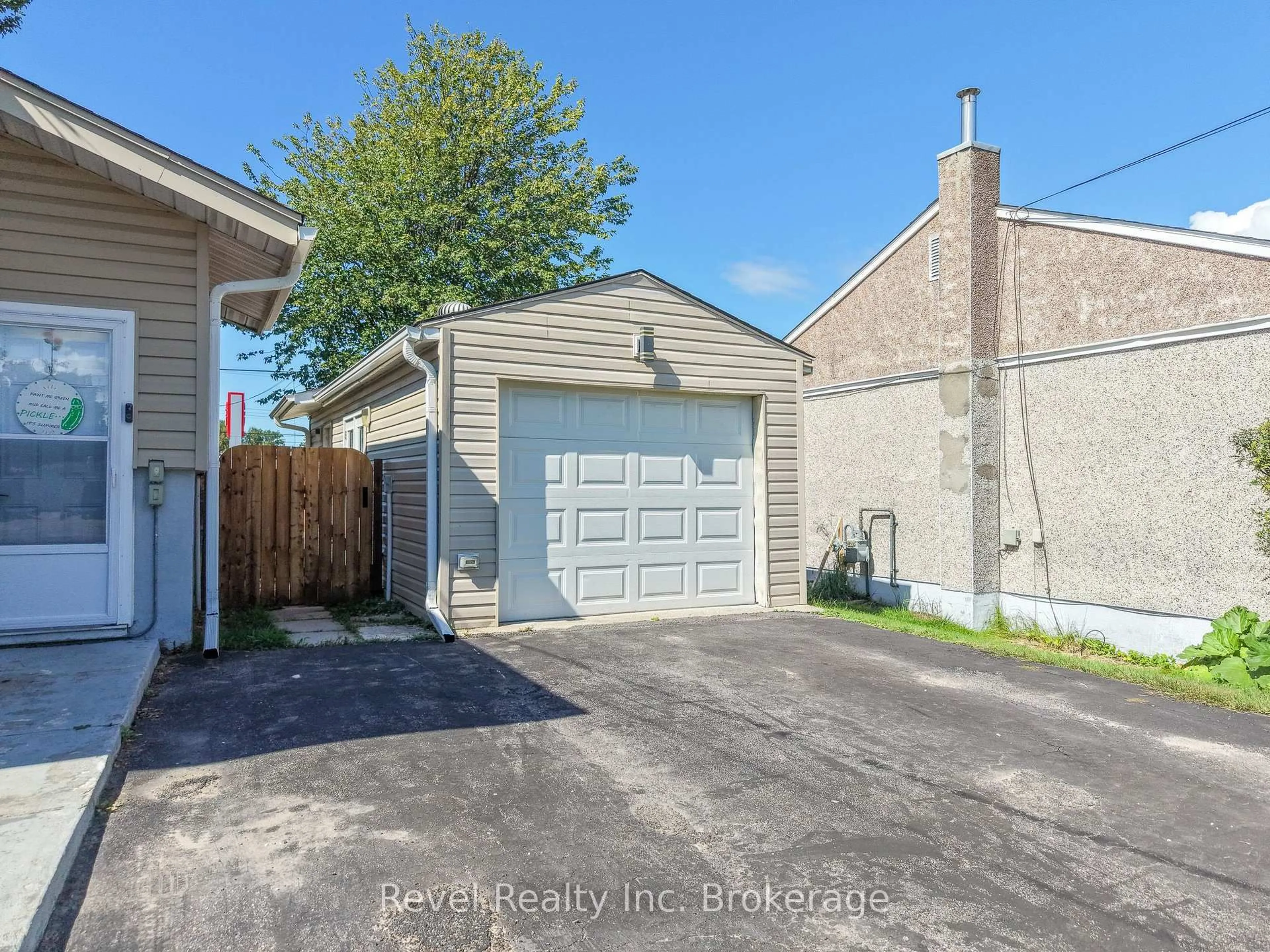 Unknown for 257 Lee Ave, North Bay Ontario P1A 2K7