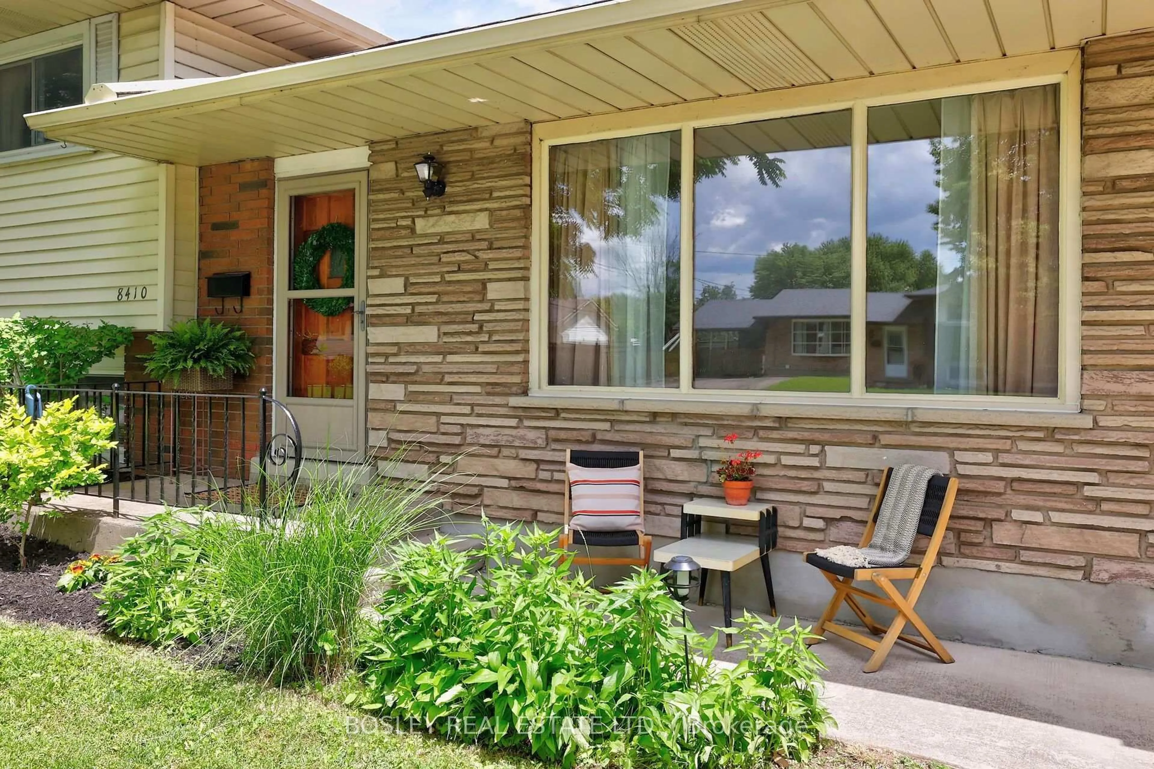 Home with brick exterior material, street for 8410 Ares Crt, Niagara Falls Ontario L2G 6P1
