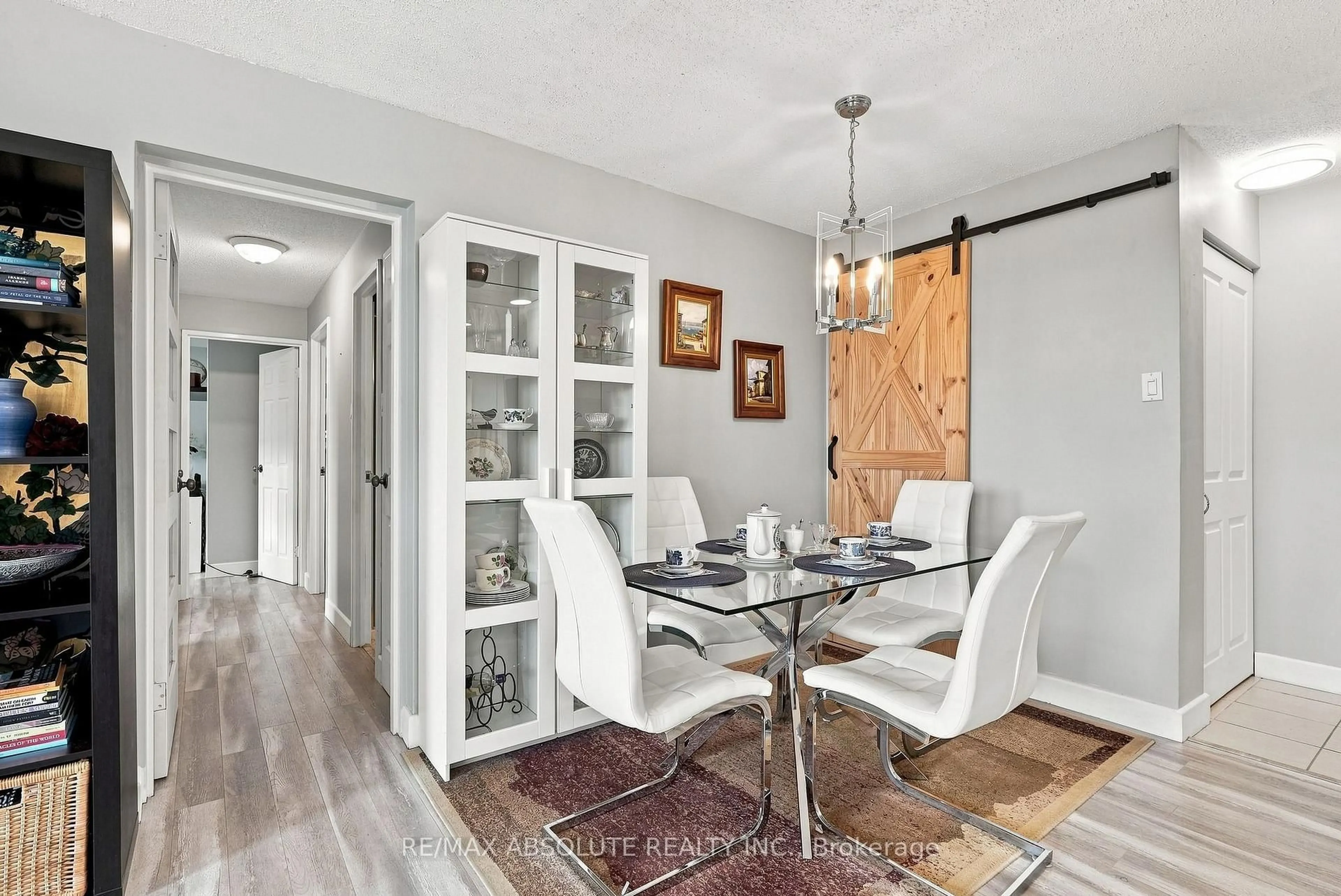 Dining room, wood/laminate floor for 20 Chesterton Dr, Ottawa Ontario K2E 6Z7