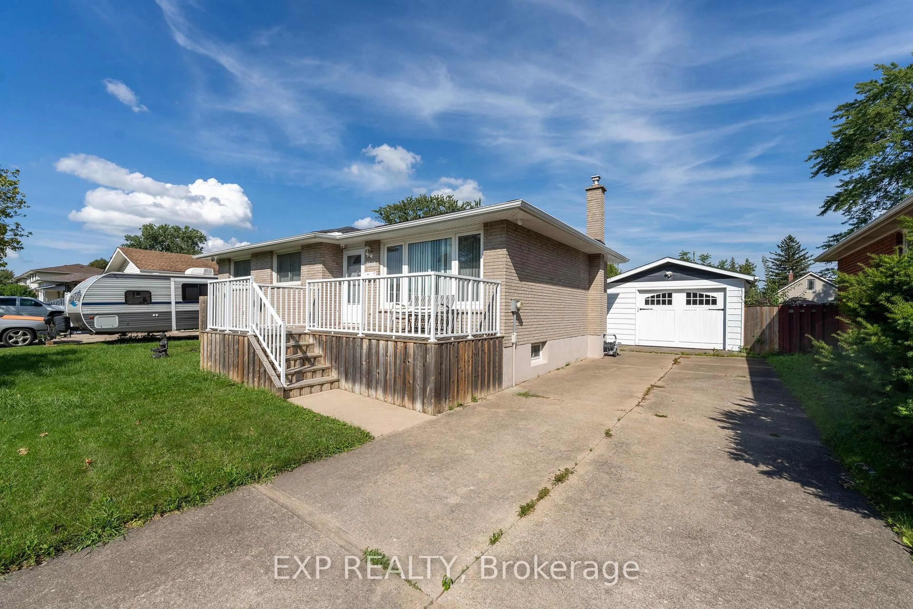 A pic from outside/outdoor area/front of a property/back of a property/a pic from drone, street for 7040 Warden Ave, Niagara Falls Ontario L2G 5P5