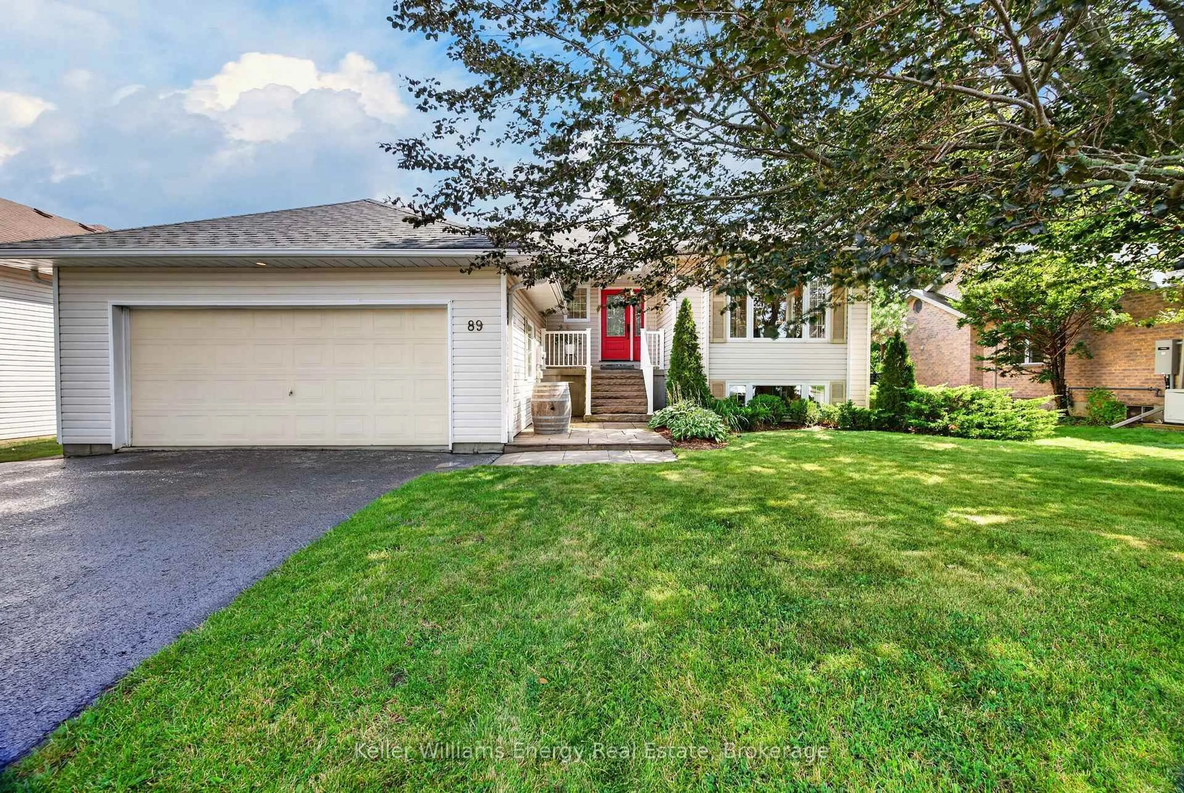 Home with vinyl exterior material, street for 89 Westwind Cres, Prince Edward County Ontario K0K 3L0