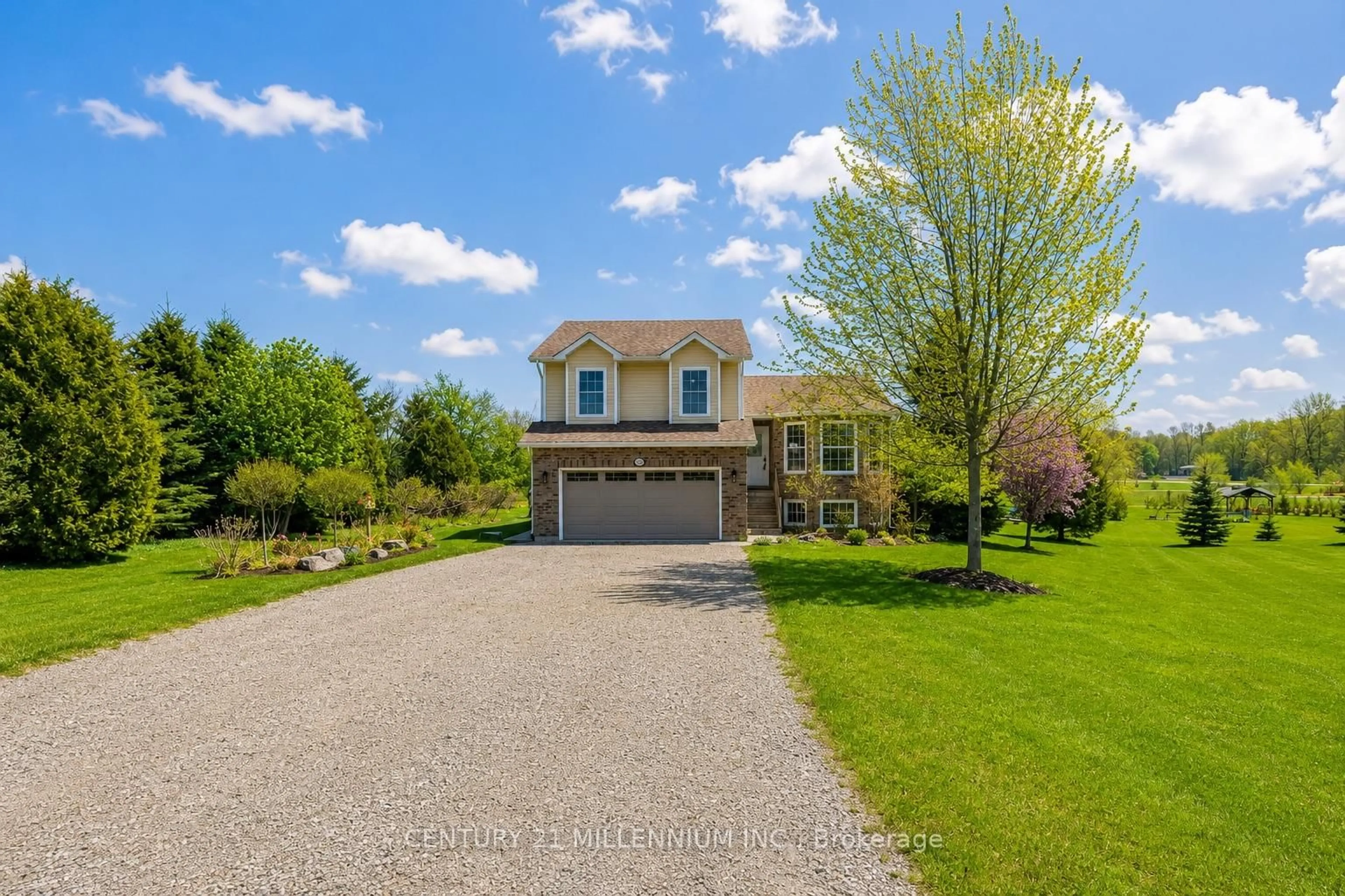 A pic from outside/outdoor area/front of a property/back of a property/a pic from drone, street for 1100 Walker St, Howick Ontario N0G 2X0