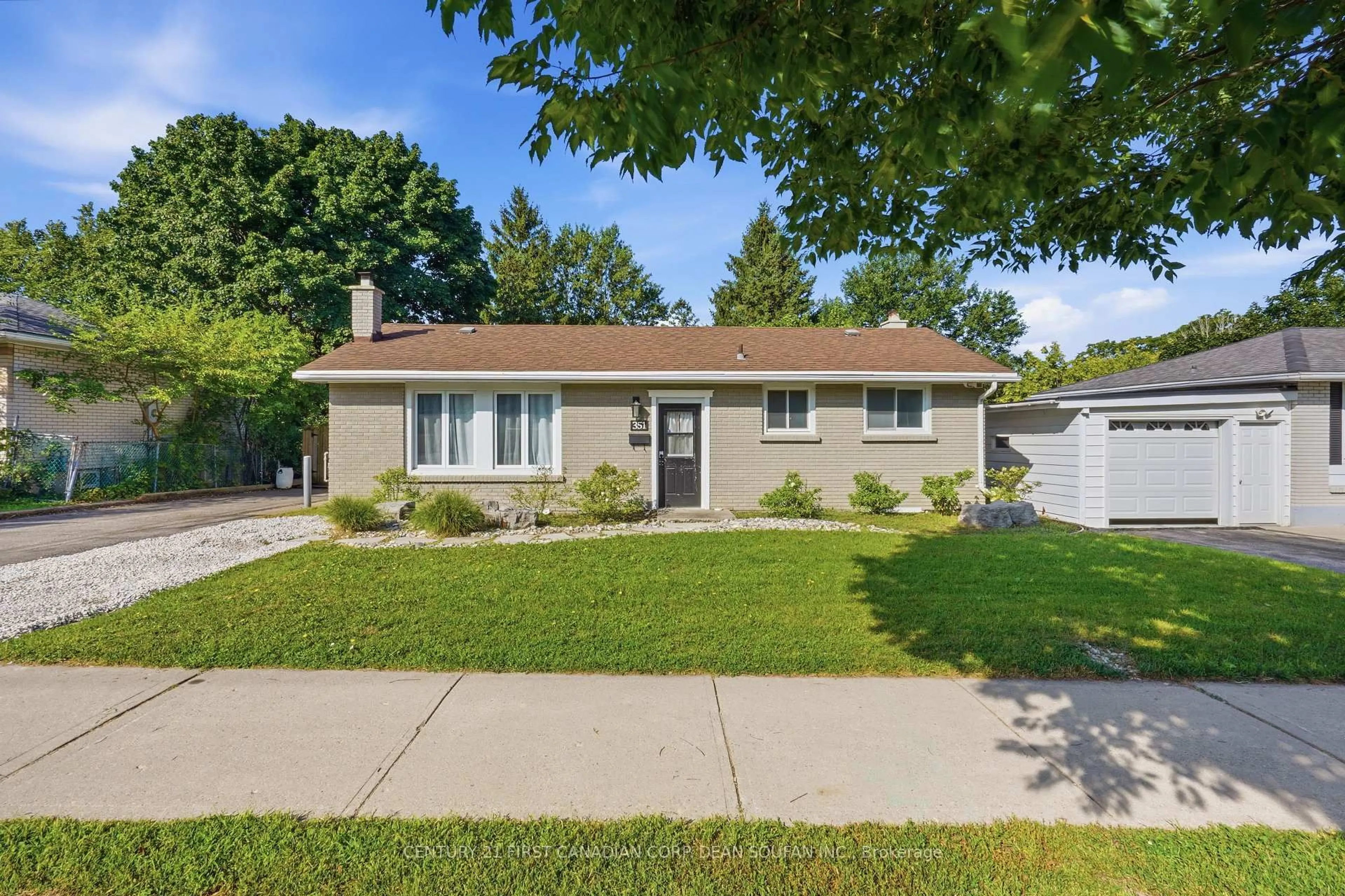 Home with vinyl exterior material, street for 351 Briarhill Ave, London East Ontario N5Y 1P1