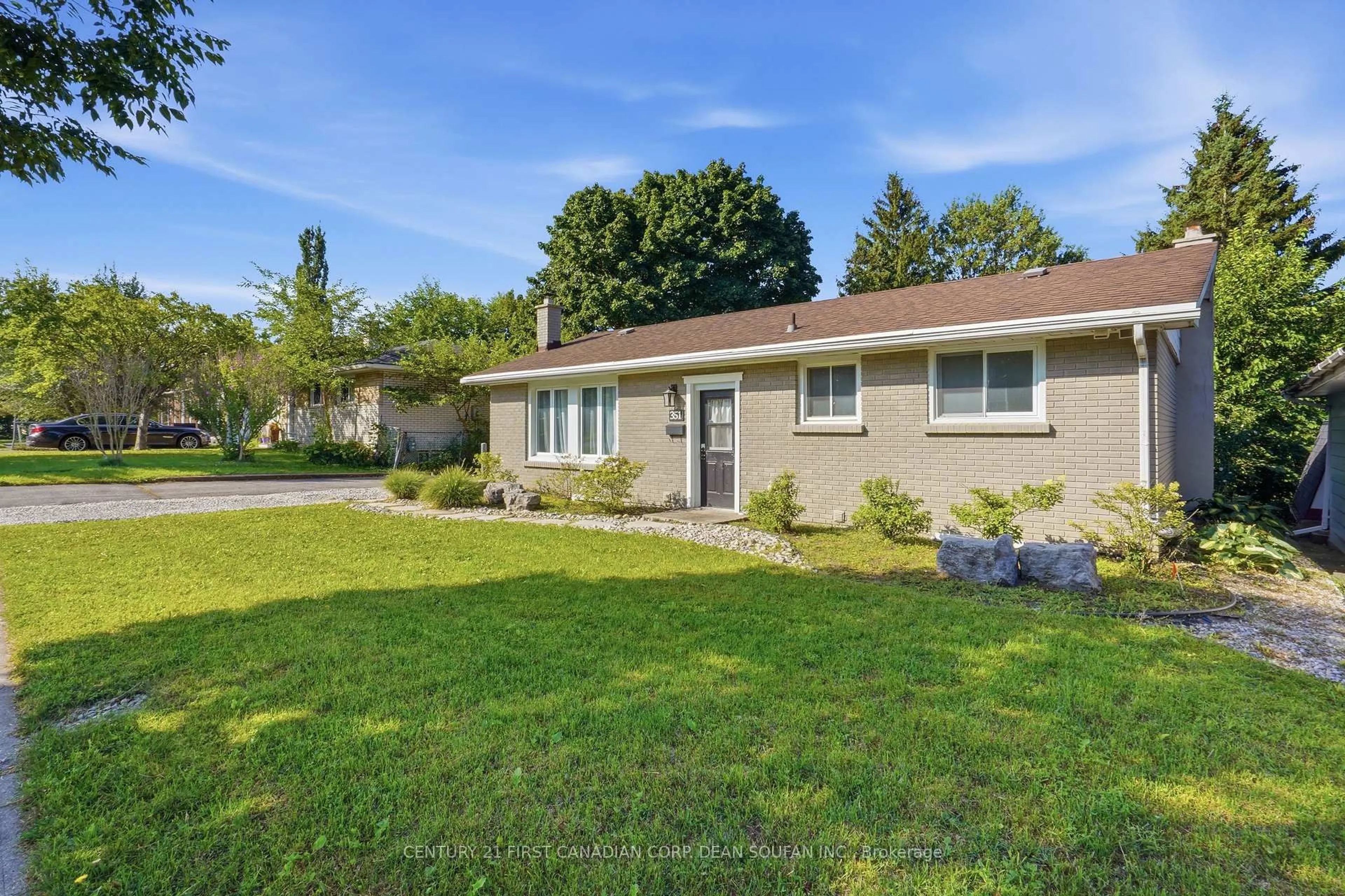 Unknown for 351 Briarhill Ave, London East Ontario N5Y 1P1