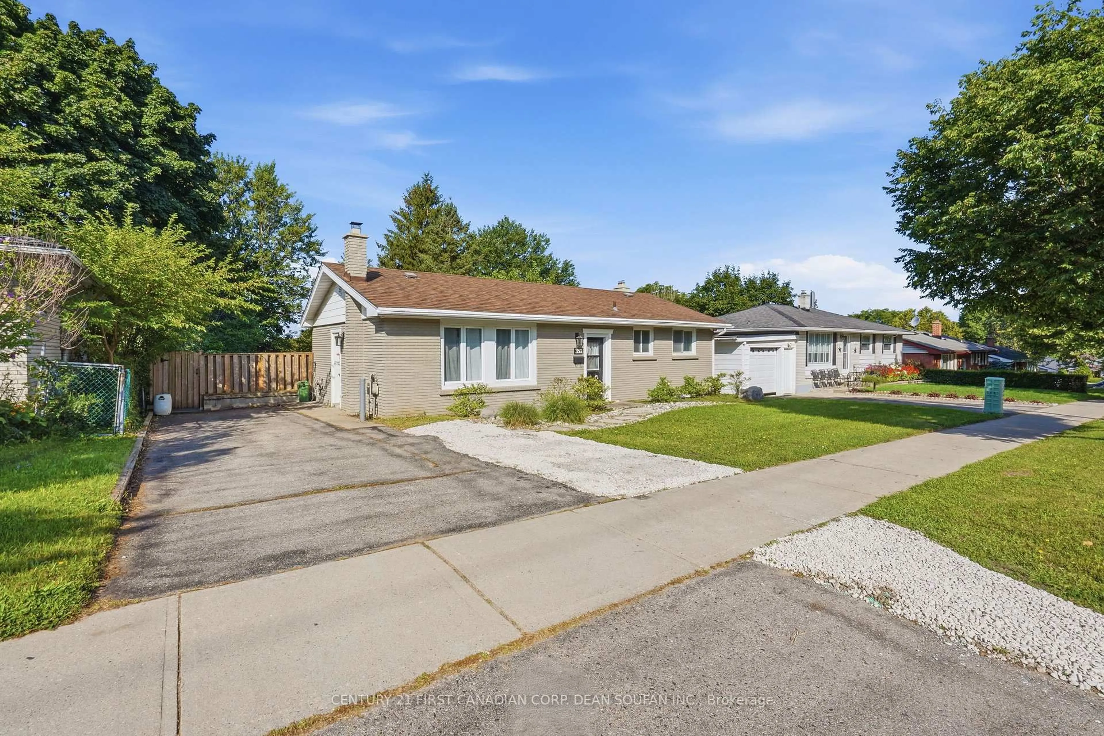 A pic from outside/outdoor area/front of a property/back of a property/a pic from drone, street for 351 Briarhill Ave, London East Ontario N5Y 1P1