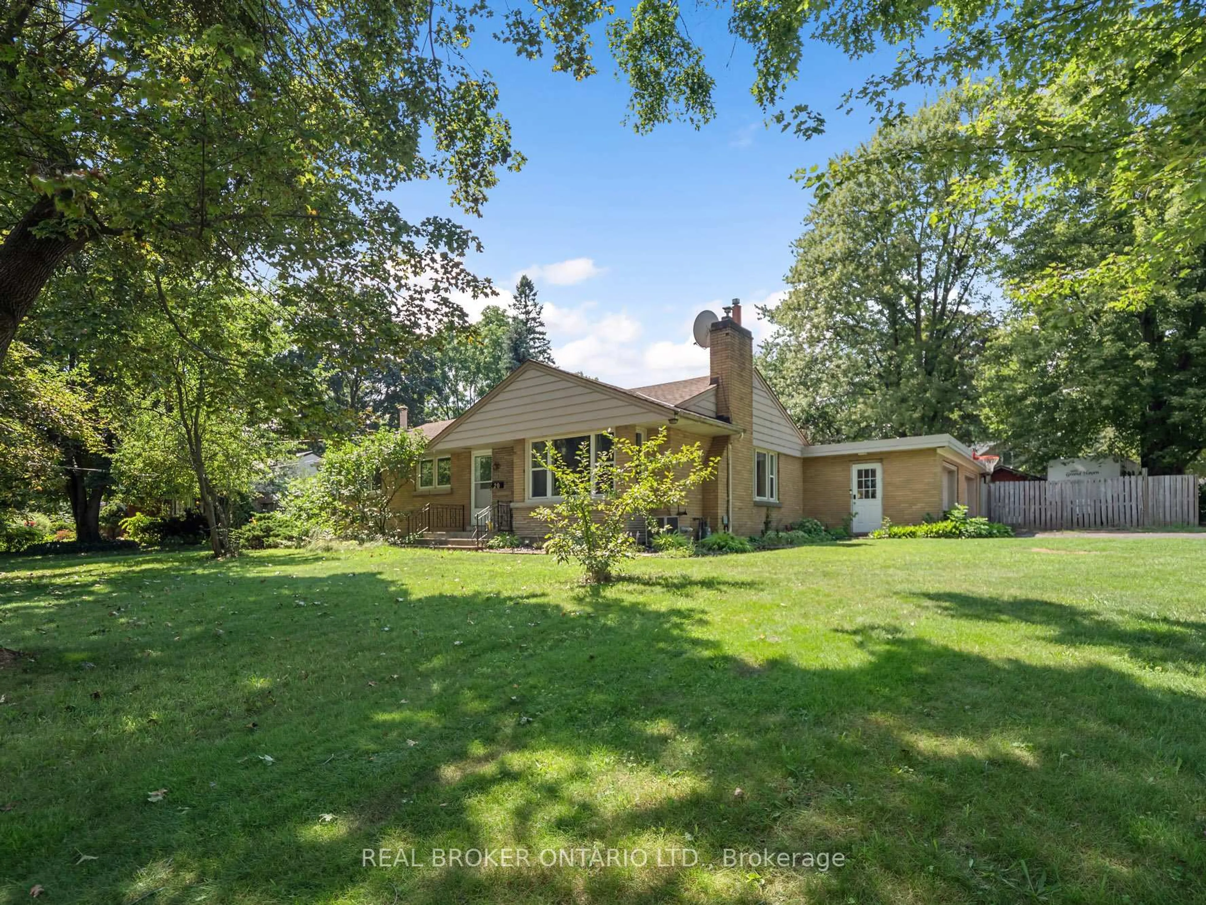 A pic from outside/outdoor area/front of a property/back of a property/a pic from drone, unknown for 20 ALAN Cres, Pelham Ontario L0S 1E0