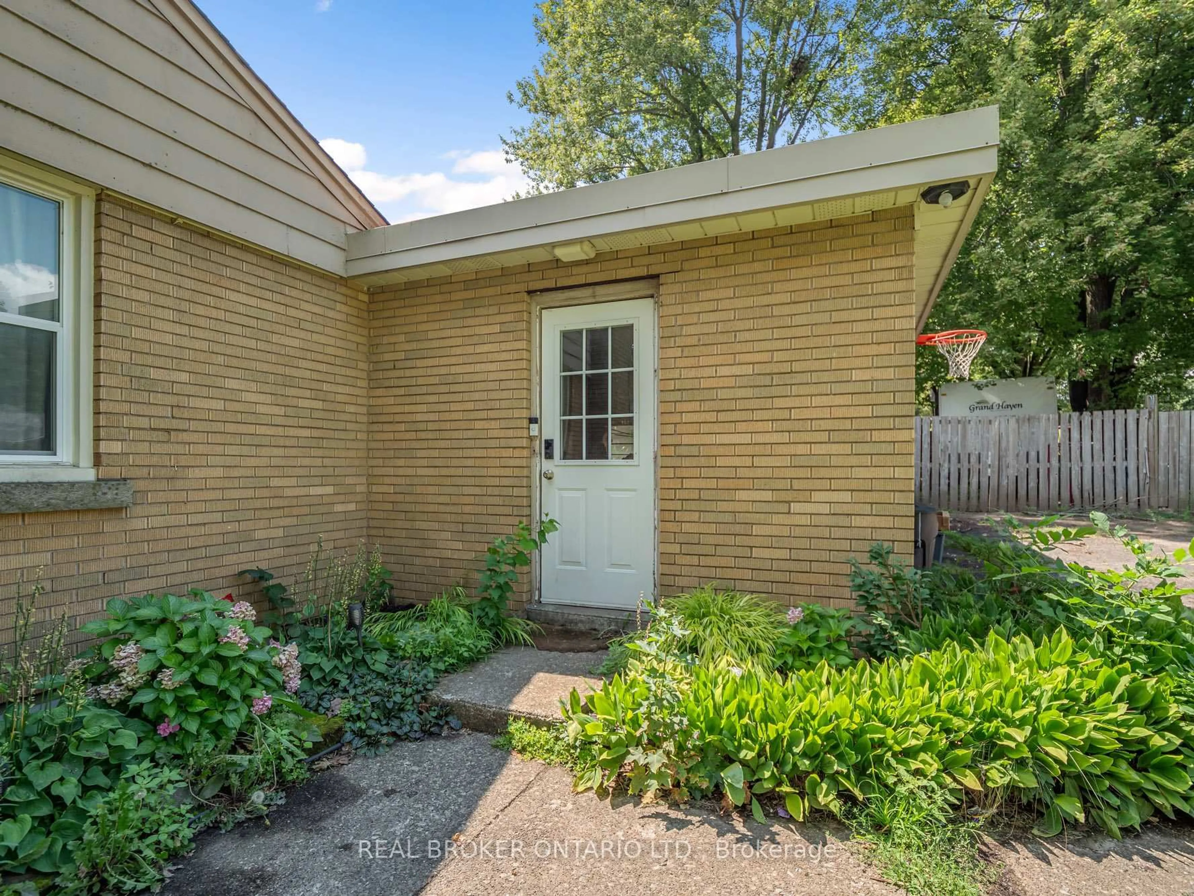 Home with brick exterior material, street for 20 ALAN Cres, Pelham Ontario L0S 1E0