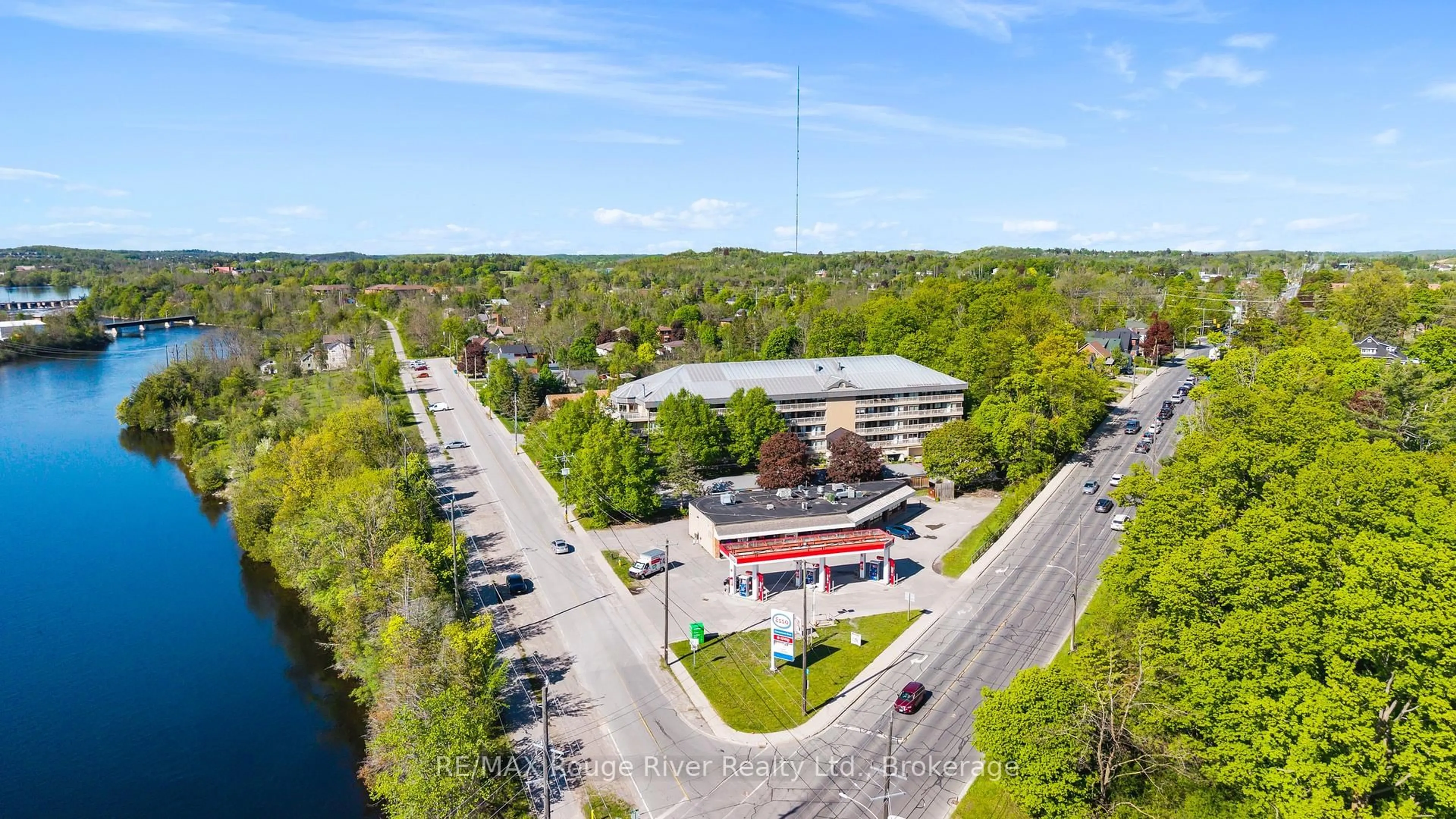 A pic from outside/outdoor area/front of a property/back of a property/a pic from drone, unknown for 40 Auburn St #304, Peterborough Ontario K9H 2G2