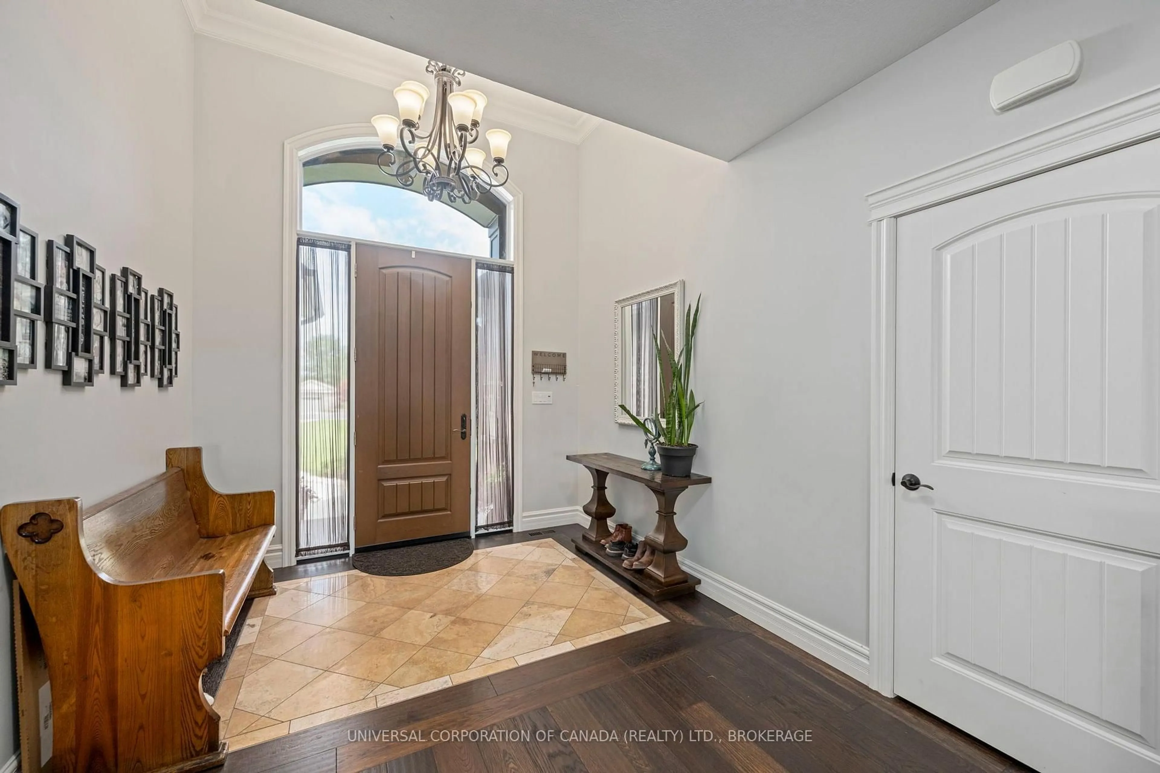 Indoor entryway for 51145 Calton Line, Malahide Ontario N5H 2R5