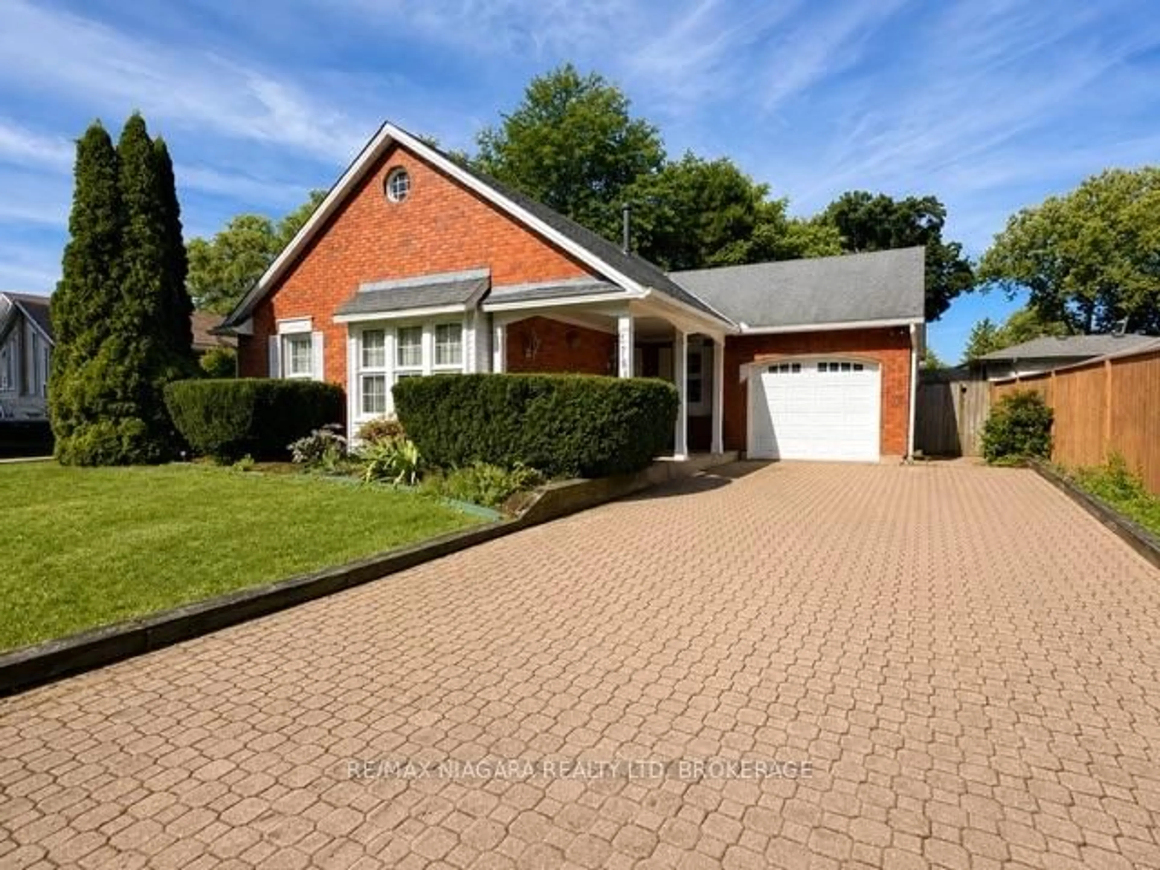 Home with brick exterior material, street for 2781 Mercury Ave, Niagara Falls Ontario L2J 3X8